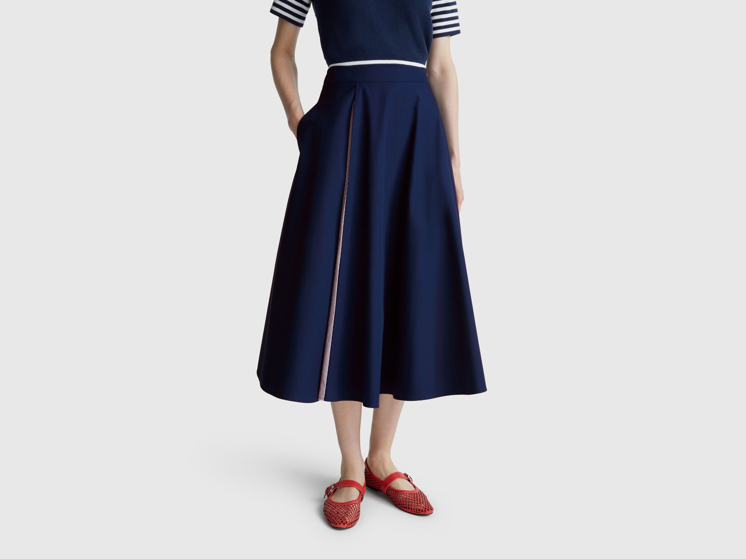 Jupe midi avec empiècement rayé Jupe midi avec empiècement rayé