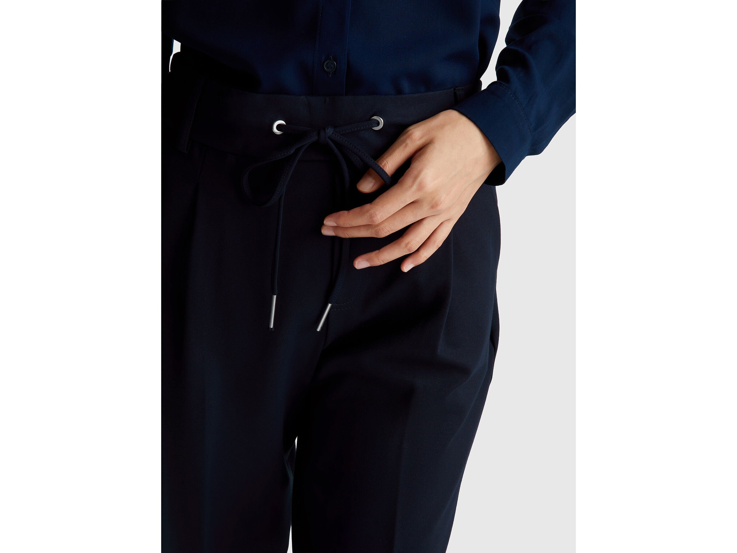 Pantalon uni à cordon de serrage – Image 4