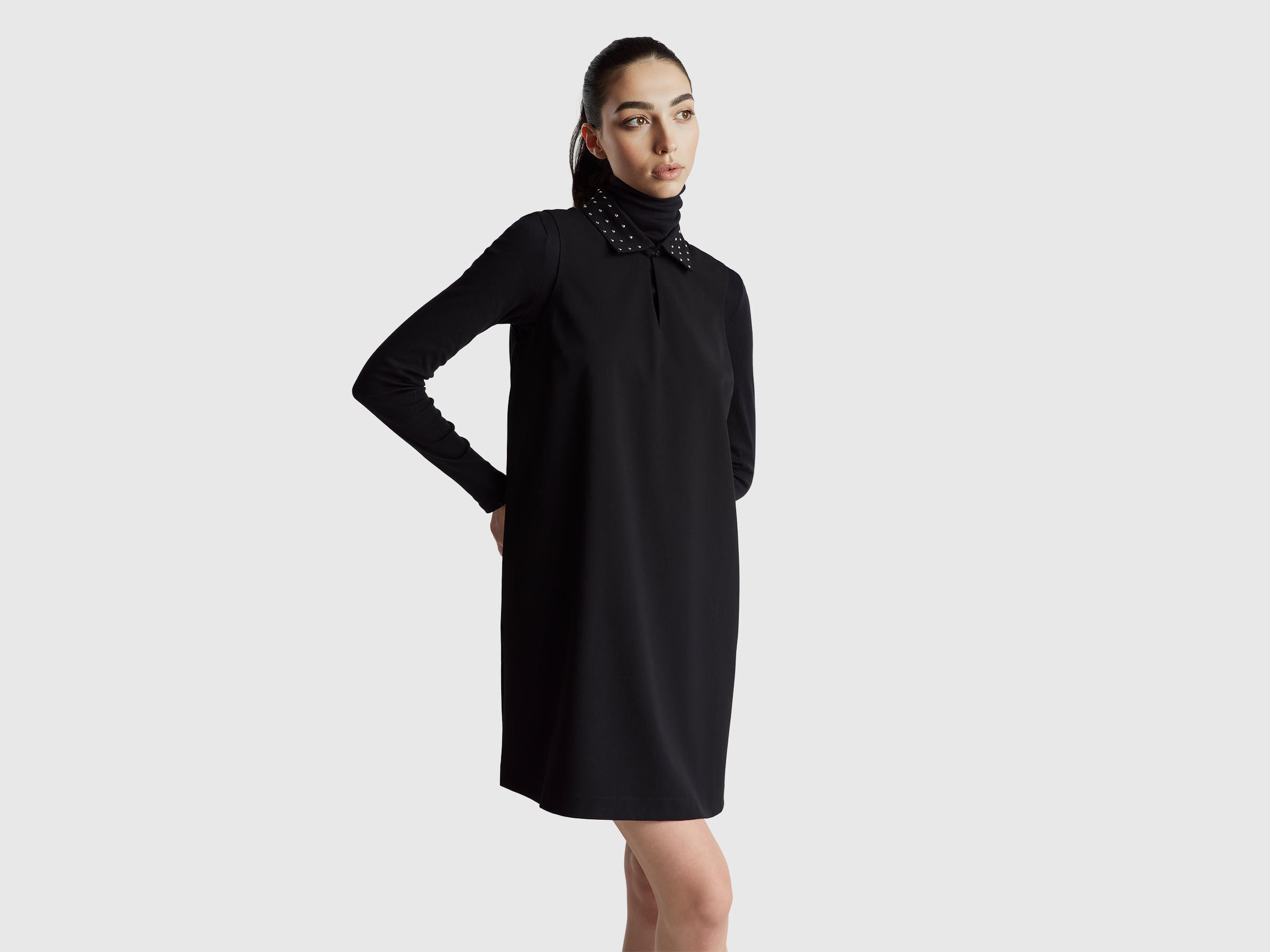 Robe courte à clous Robe courte à clous