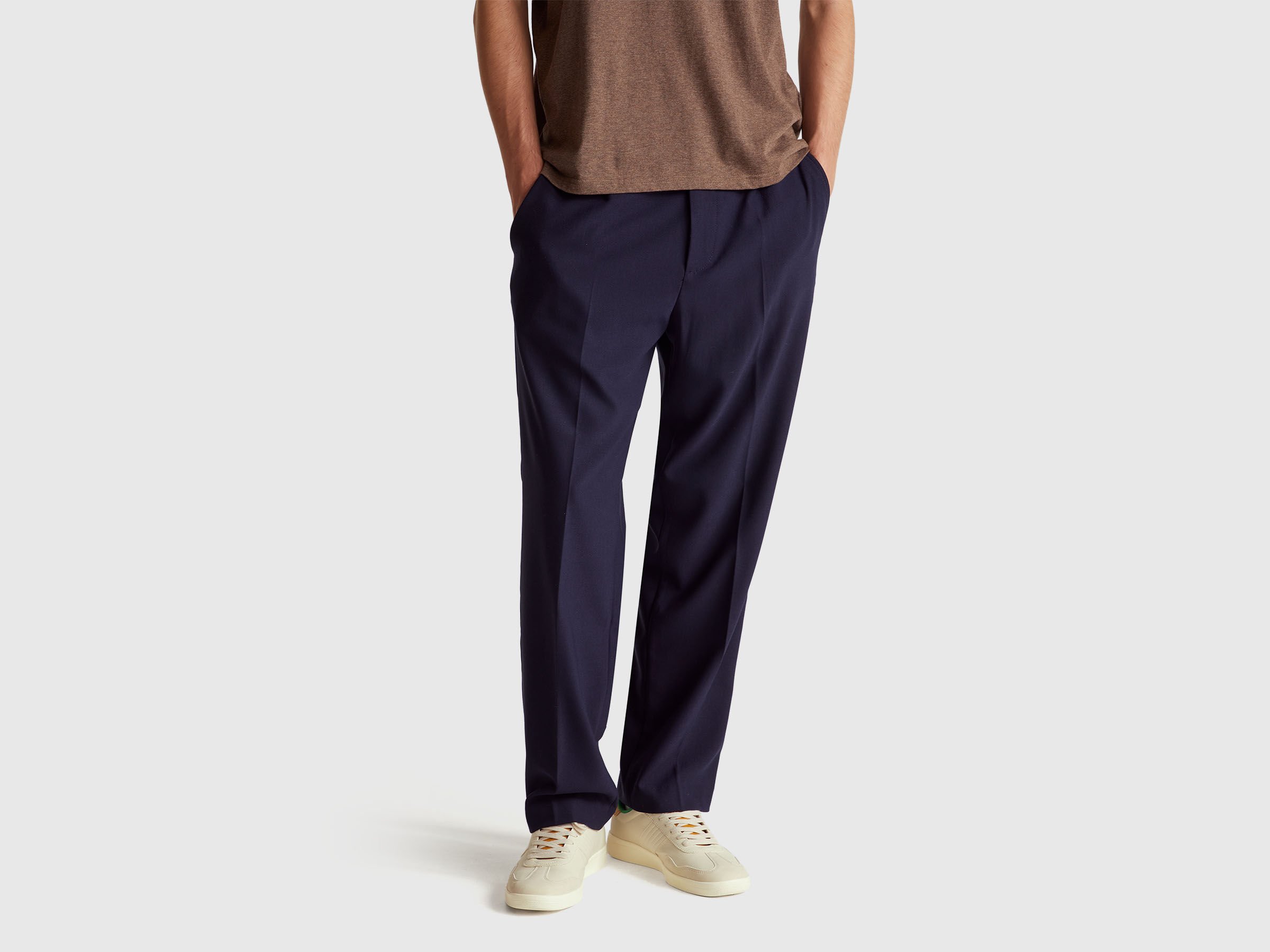 Pantalon chino coupe décontractée Pantalon chino coupe décontractée