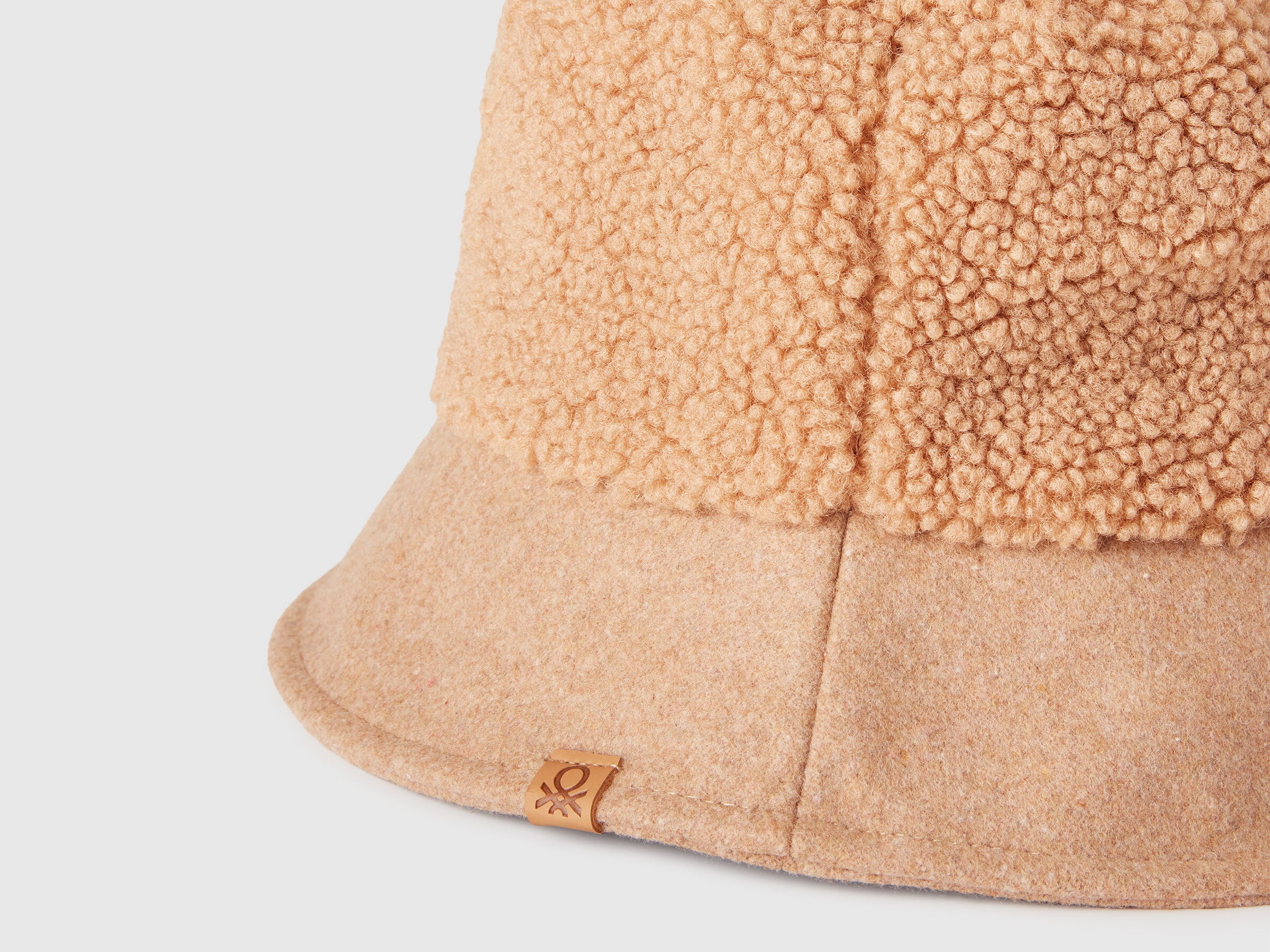 Chapeau bob en fausse fourrure – Image 3