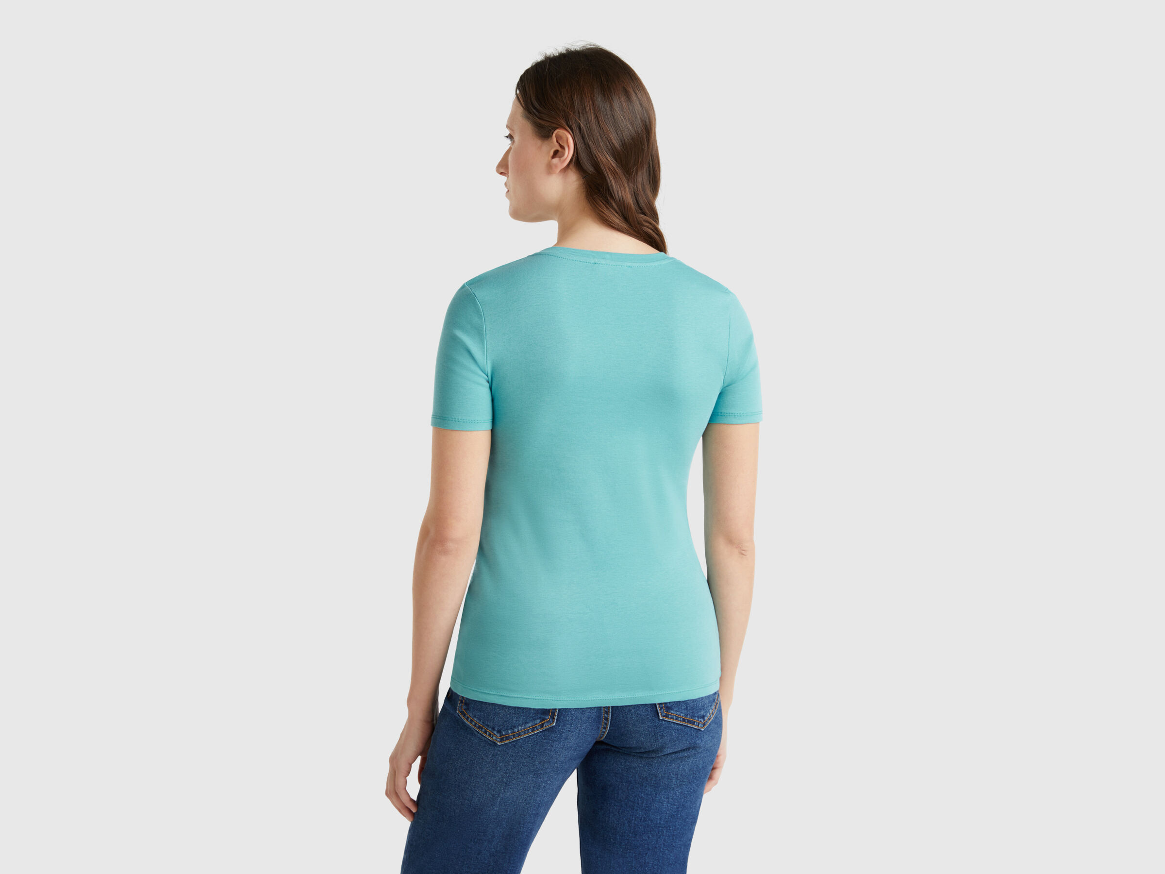 T-shirt vert jade en pur coton à col en V – Image 2