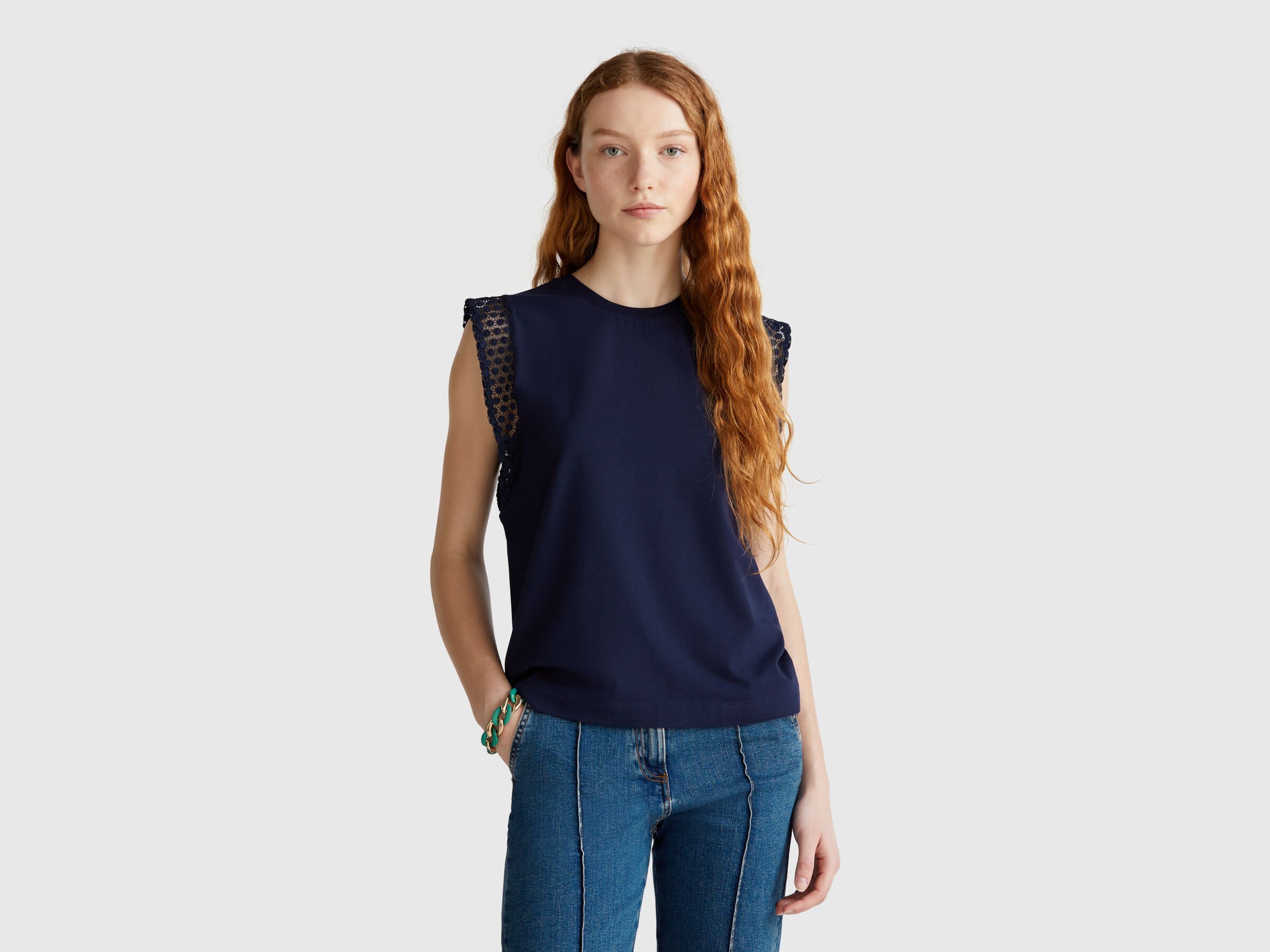 Top sans manches avec macramé Top sans manches avec macramé