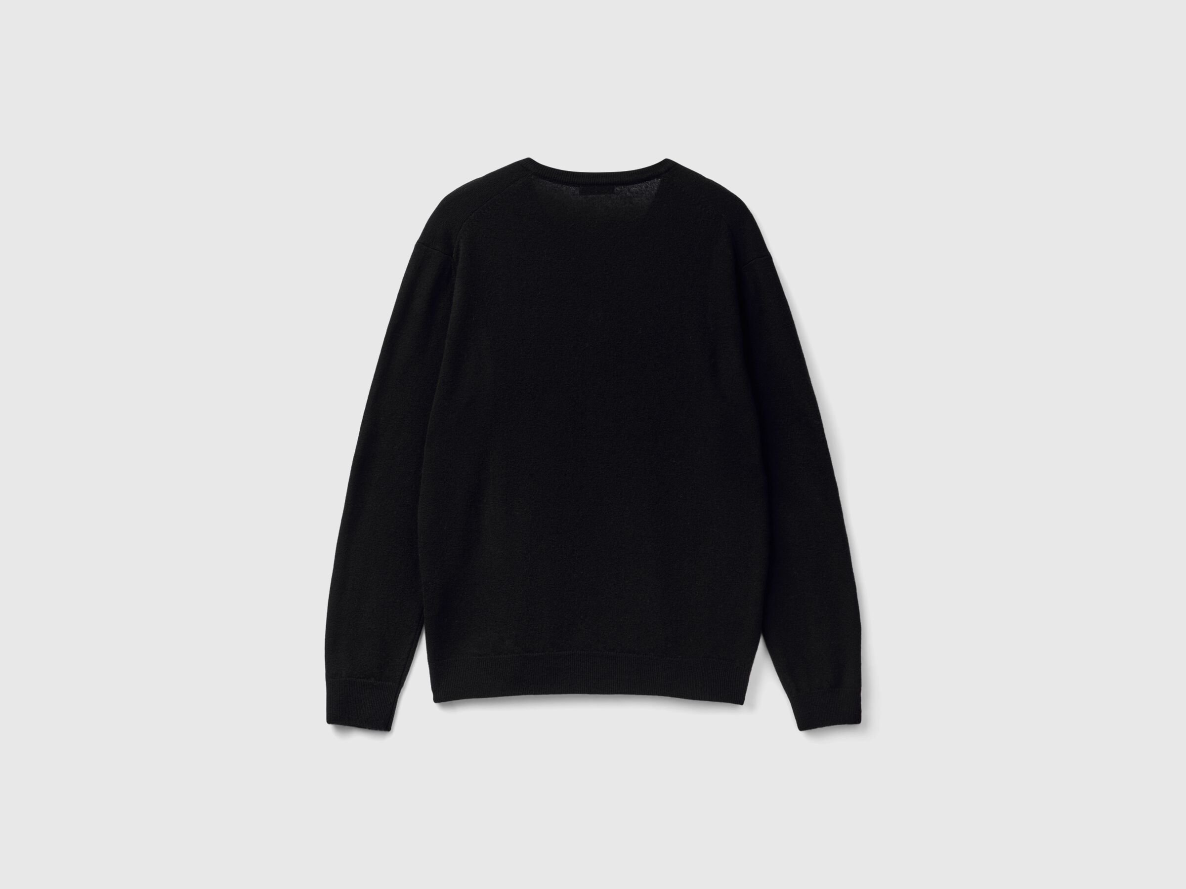Pull noir à col en V en pure laine mérinos – Image 5