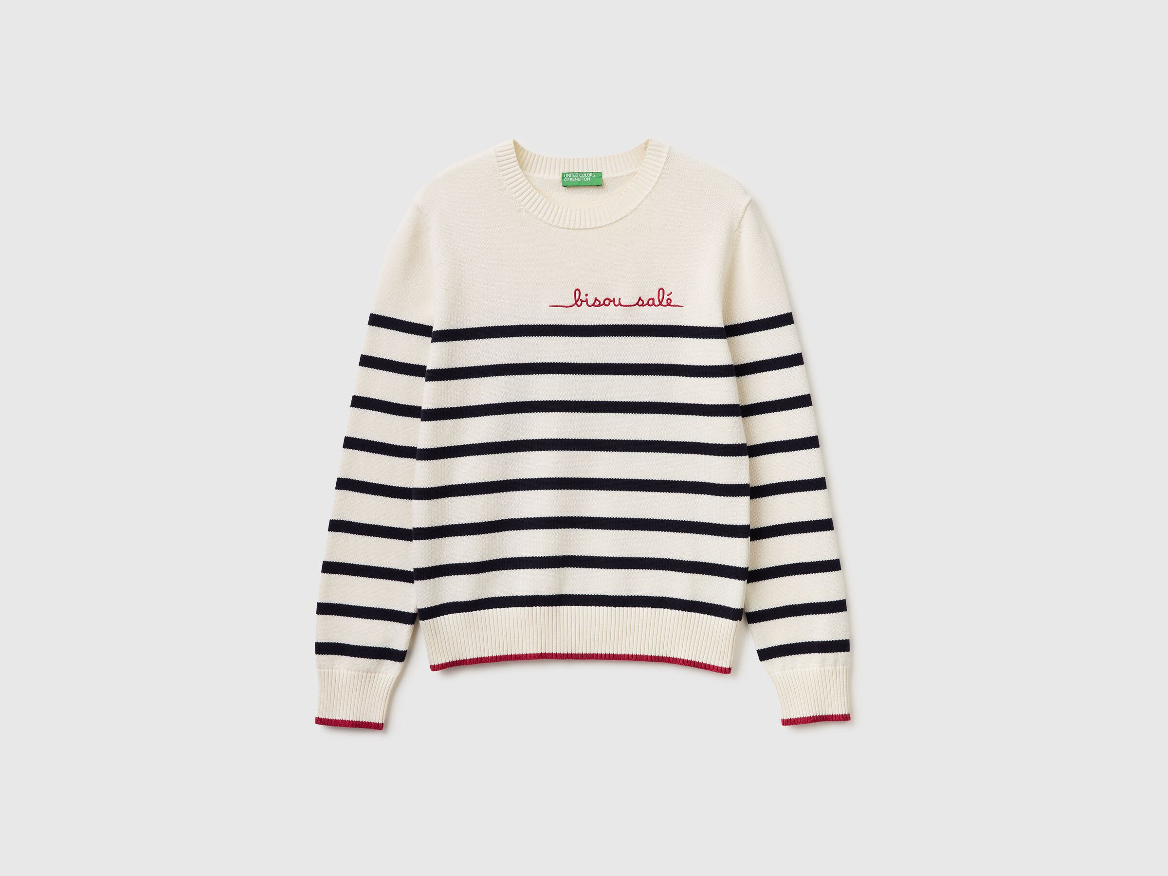 Pull rayé avec inscription brodée Pull rayé avec inscription brodée