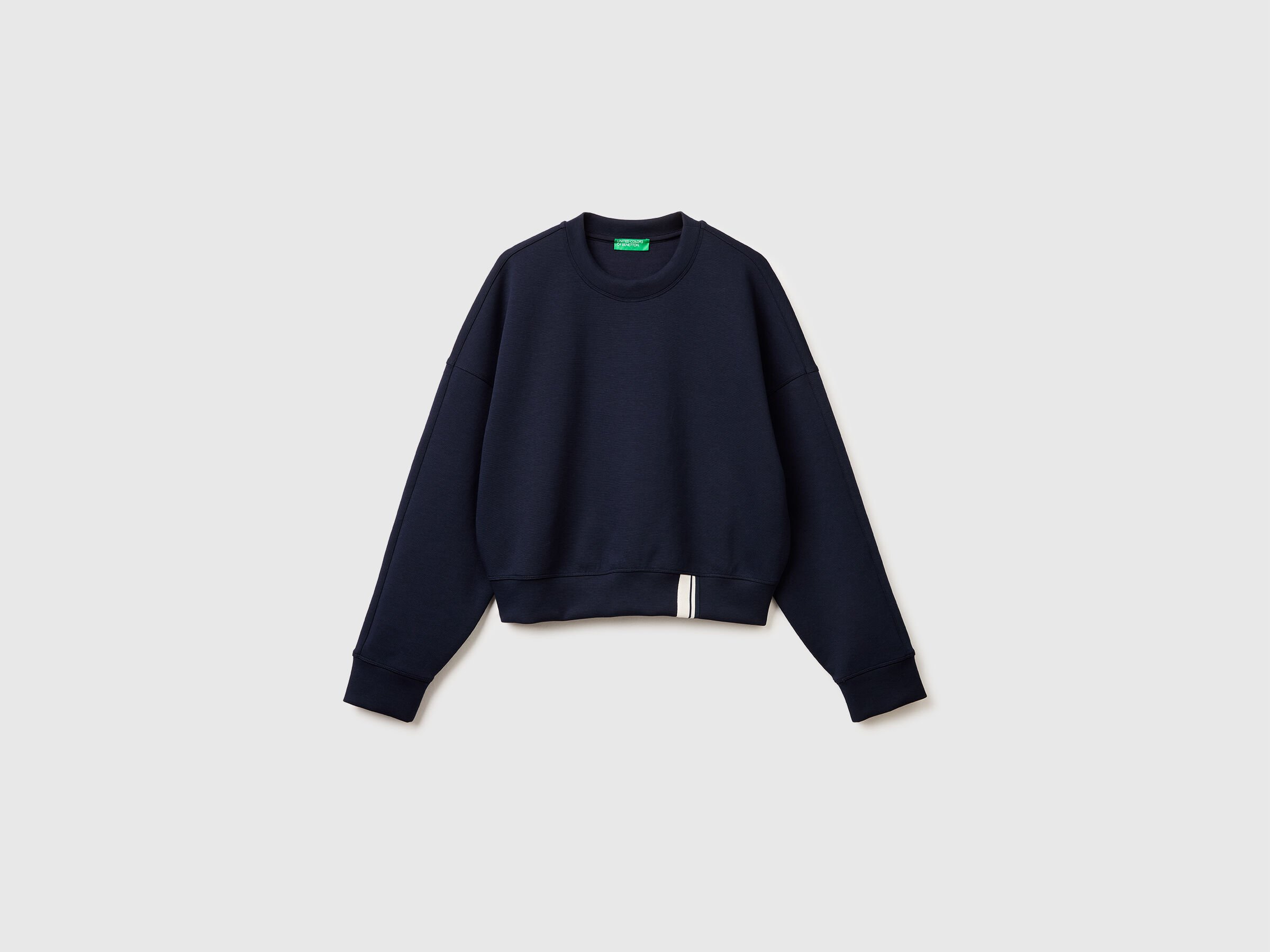 Sweat-shirt à coupe carrée avec écusson au dos Sweat-shirt à coupe carrée avec écusson au dos