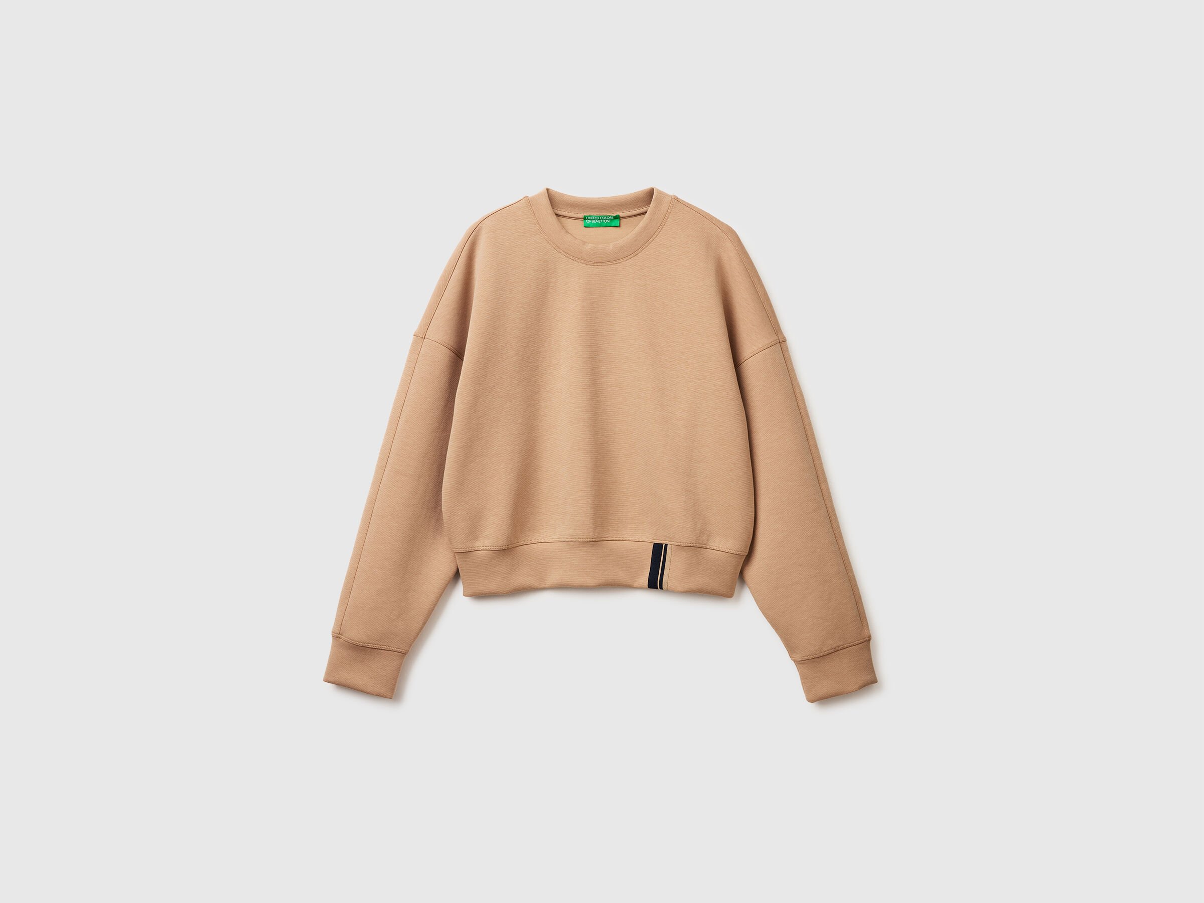 Sweat-shirt à coupe carrée avec écusson au dos Sweat-shirt à coupe carrée avec écusson au dos