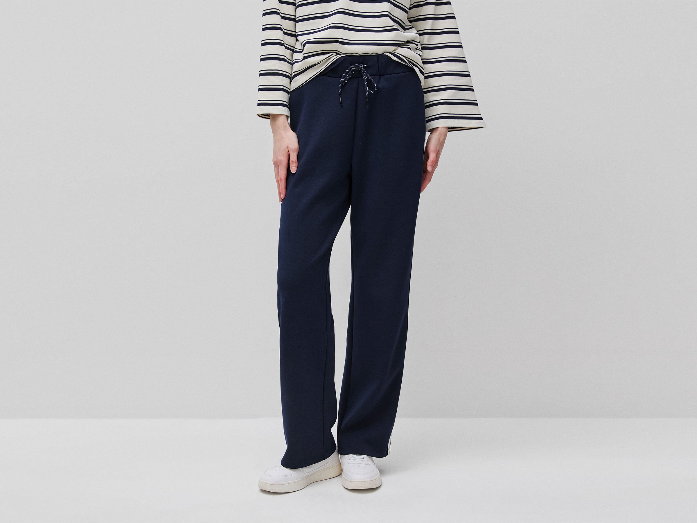 Pantalon à bandes latérales rayées Pantalon à bandes latérales rayées