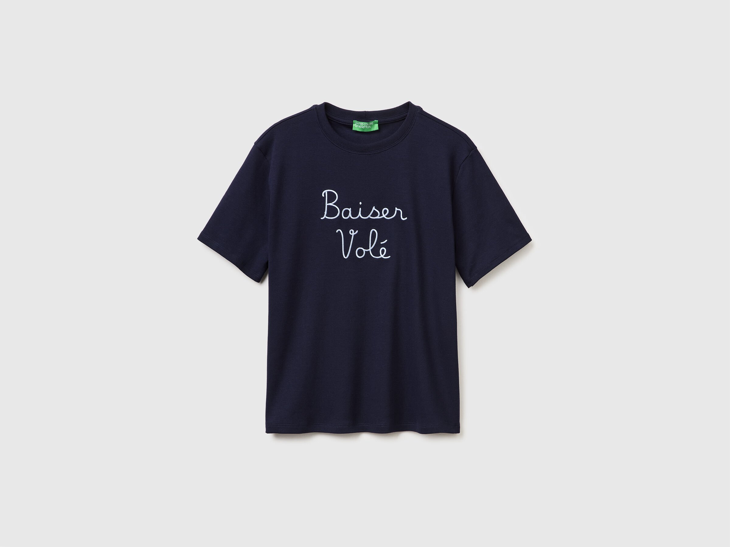 T-shirt avec inscription brodée T-shirt avec inscription brodée