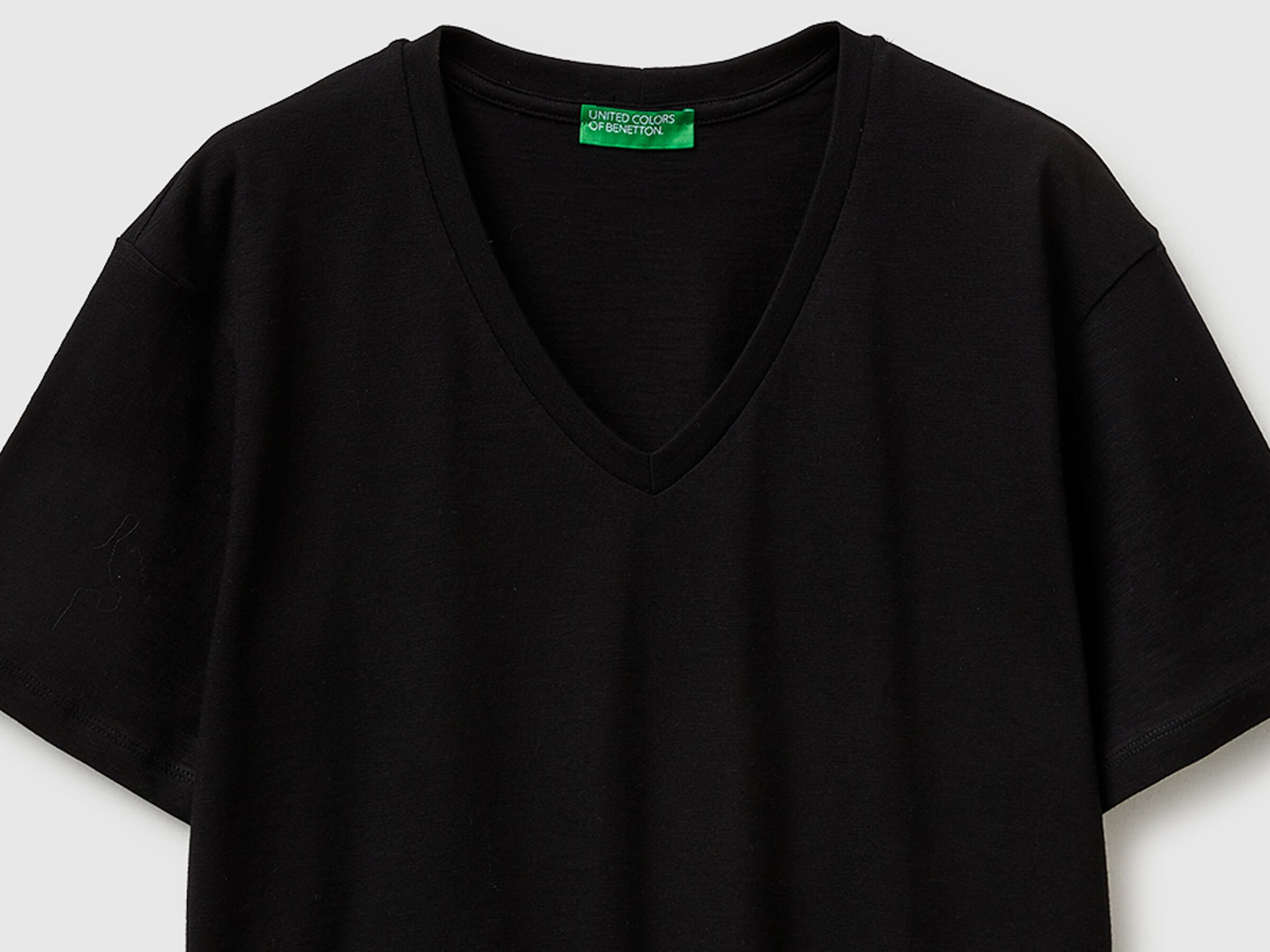 T-shirt léger en coton à col en V – Image 3