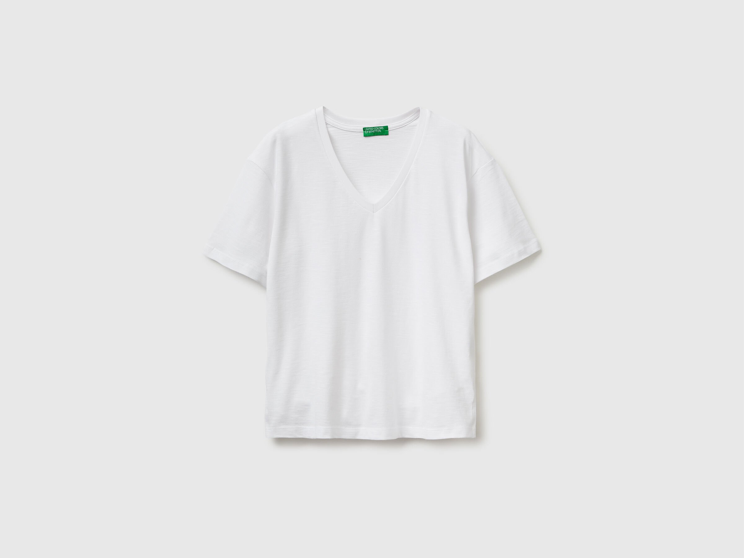 T-shirt léger en coton à col en V T-shirt léger en coton à col en V