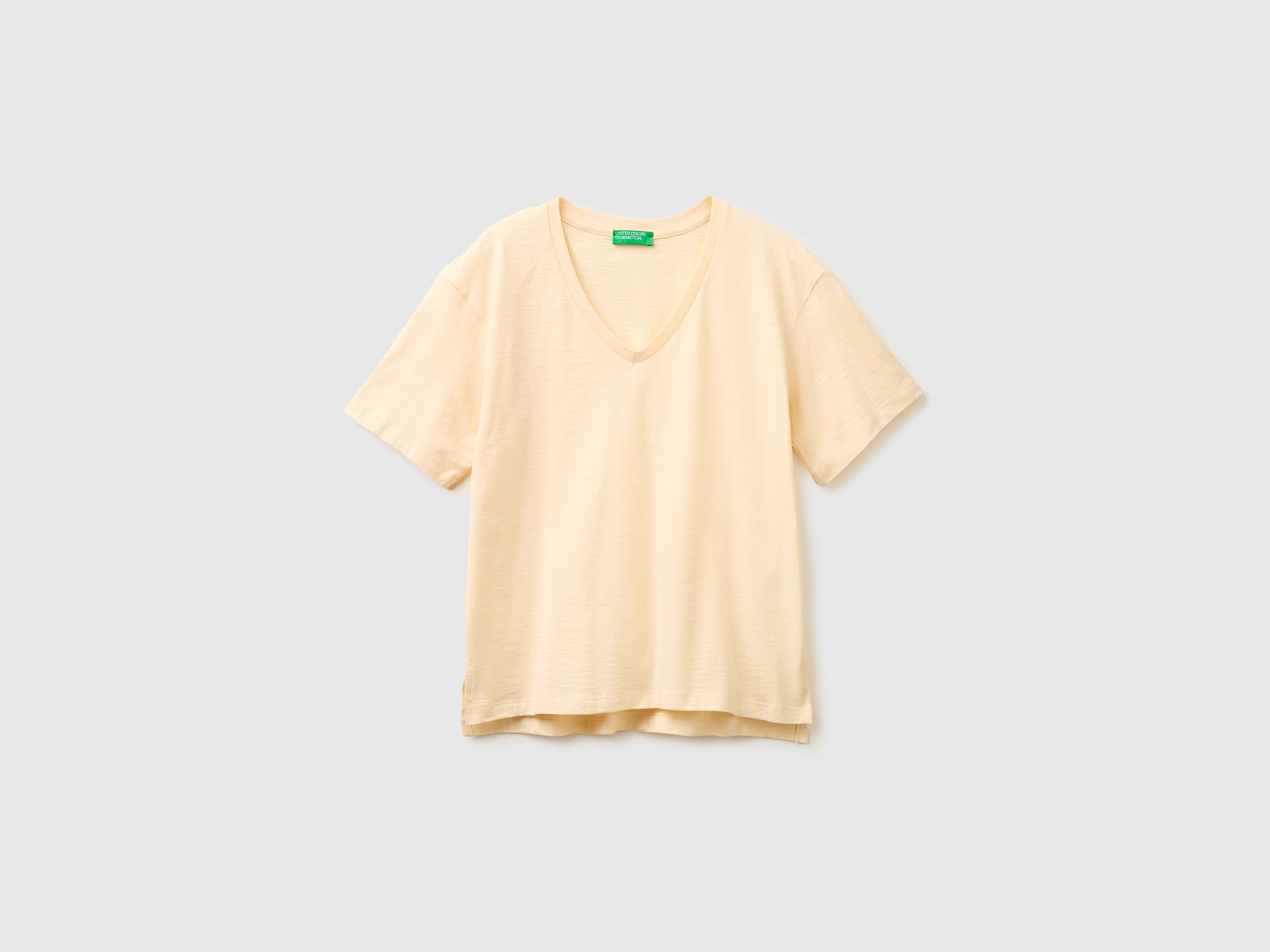 T-shirt léger en coton à col en V T-shirt léger en coton à col en V