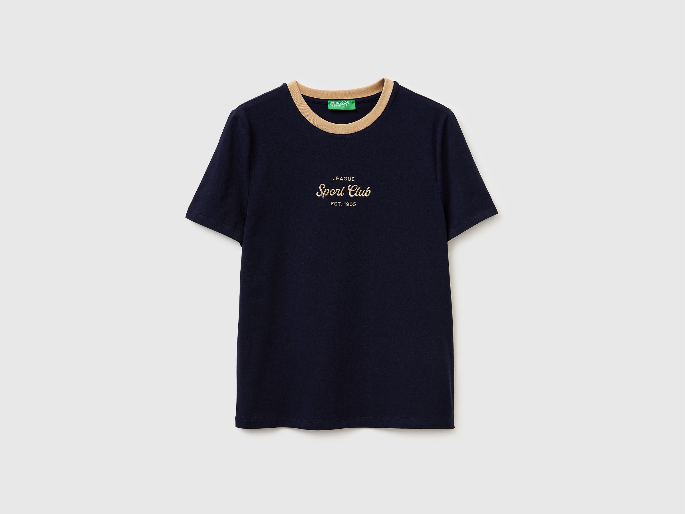T-shirt avec écusson brodé T-shirt avec écusson brodé