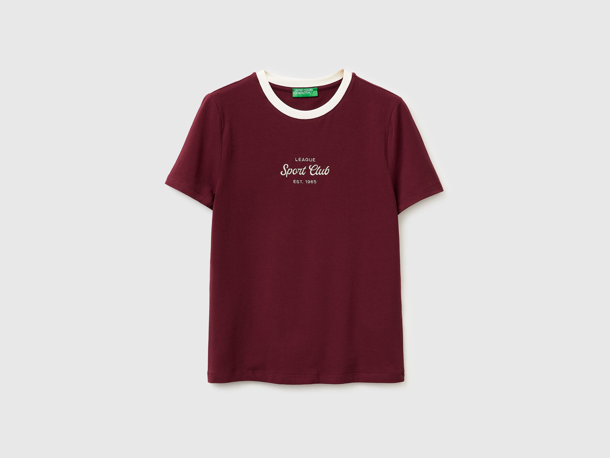 T-shirt avec écusson brodé T-shirt avec écusson brodé