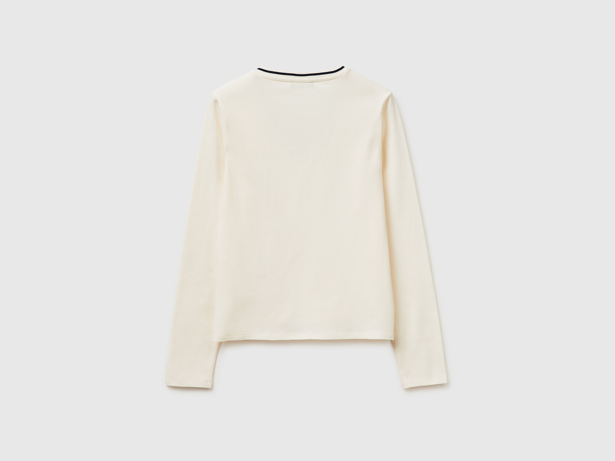 T-shirt ajusté à col en V – Image 2