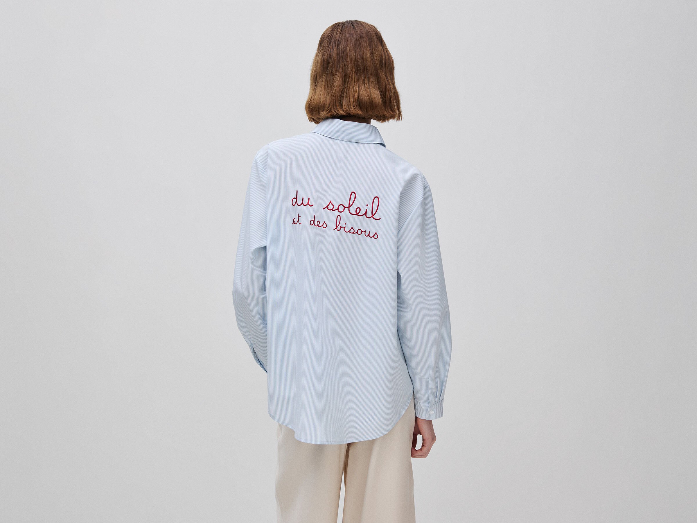 Chemise à rayures avec broderie dans le dos – Image 3