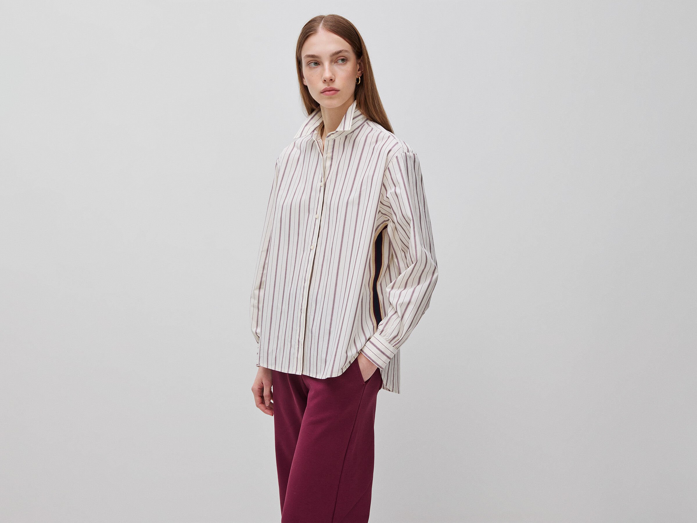 Chemise rayée avec bande latérale Chemise rayée avec bande latérale