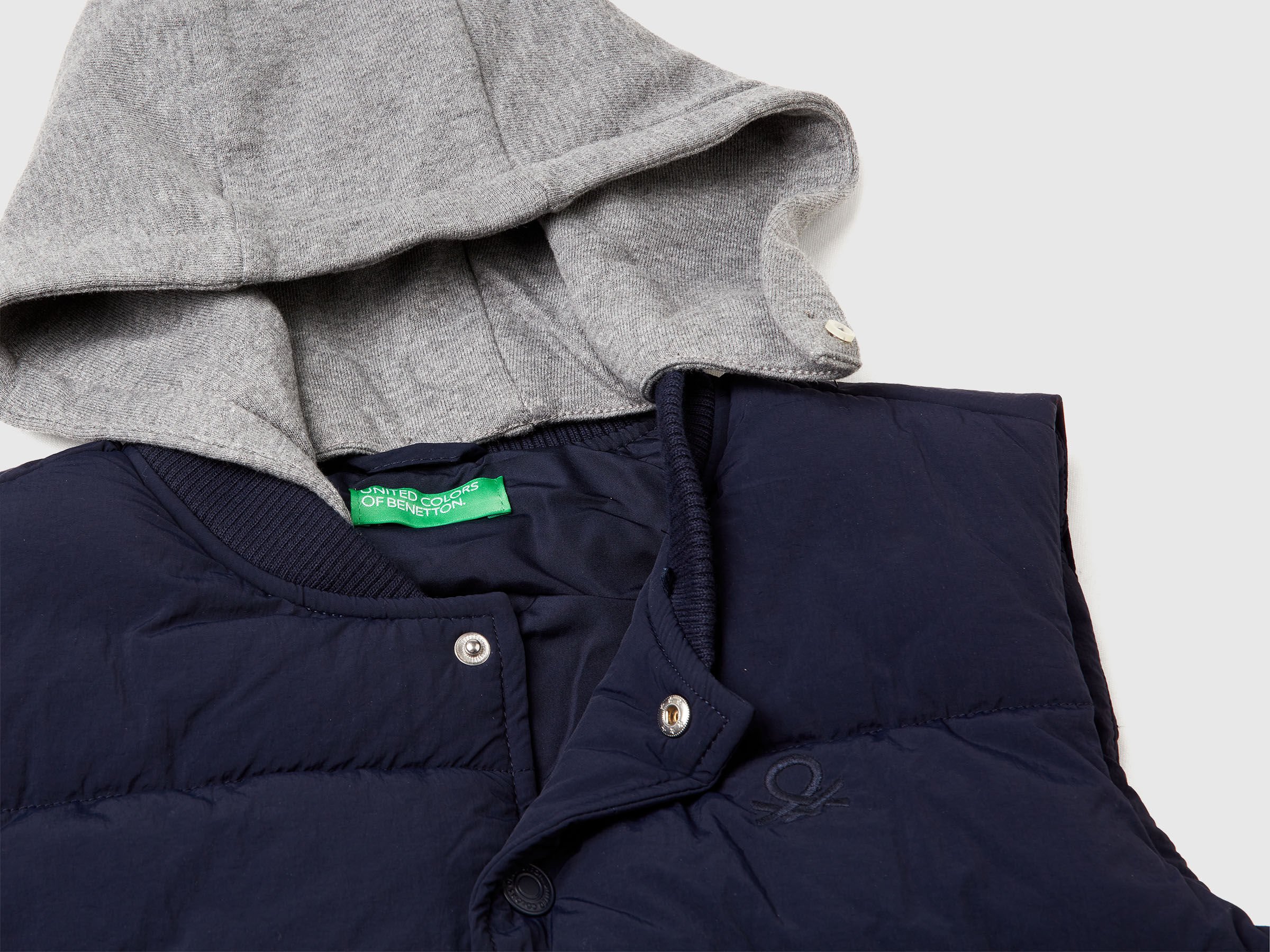 Gilet rembourré avec capuche amovible – Image 3