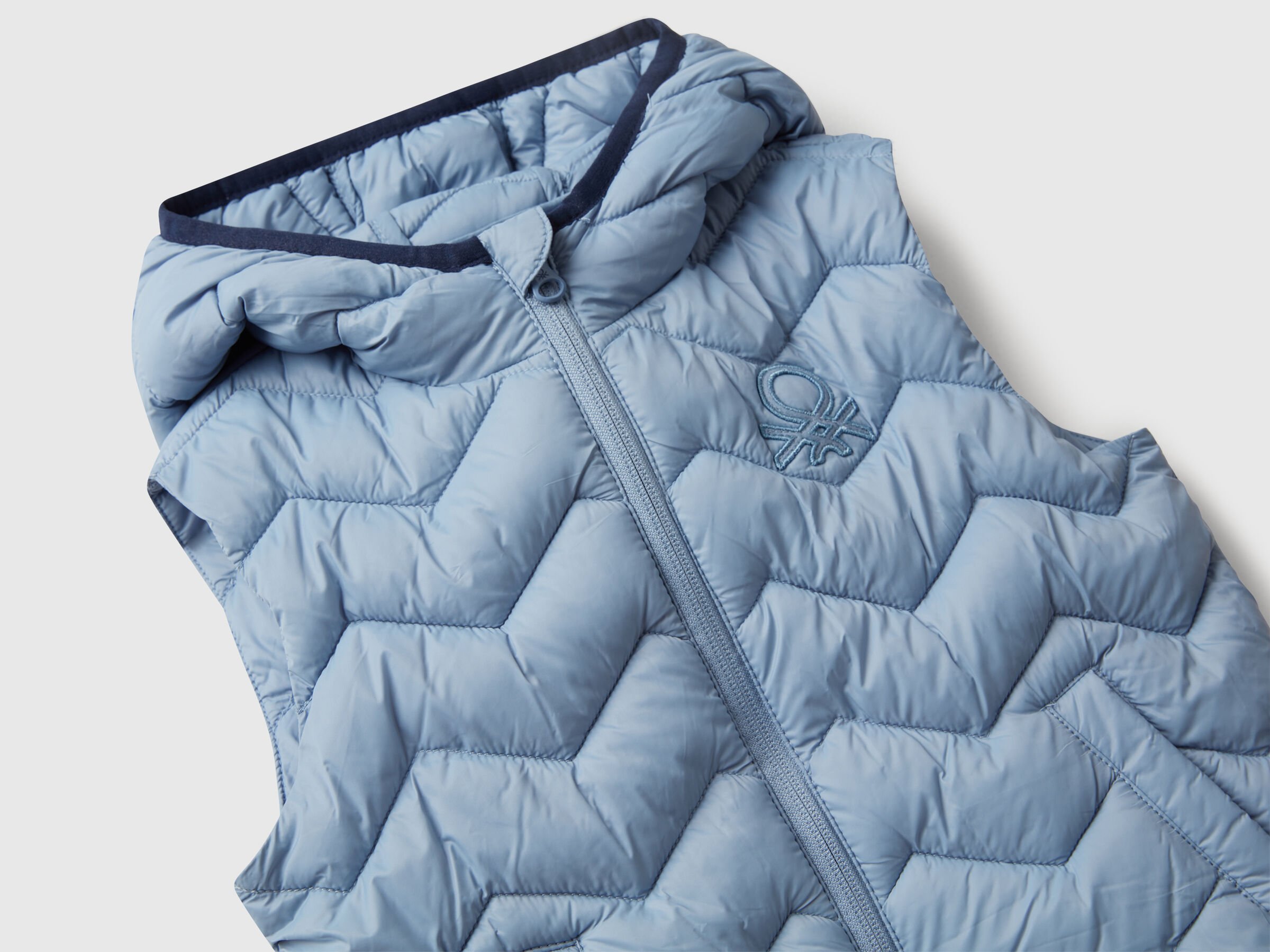 Gilet rembourré avec capuche – Image 3