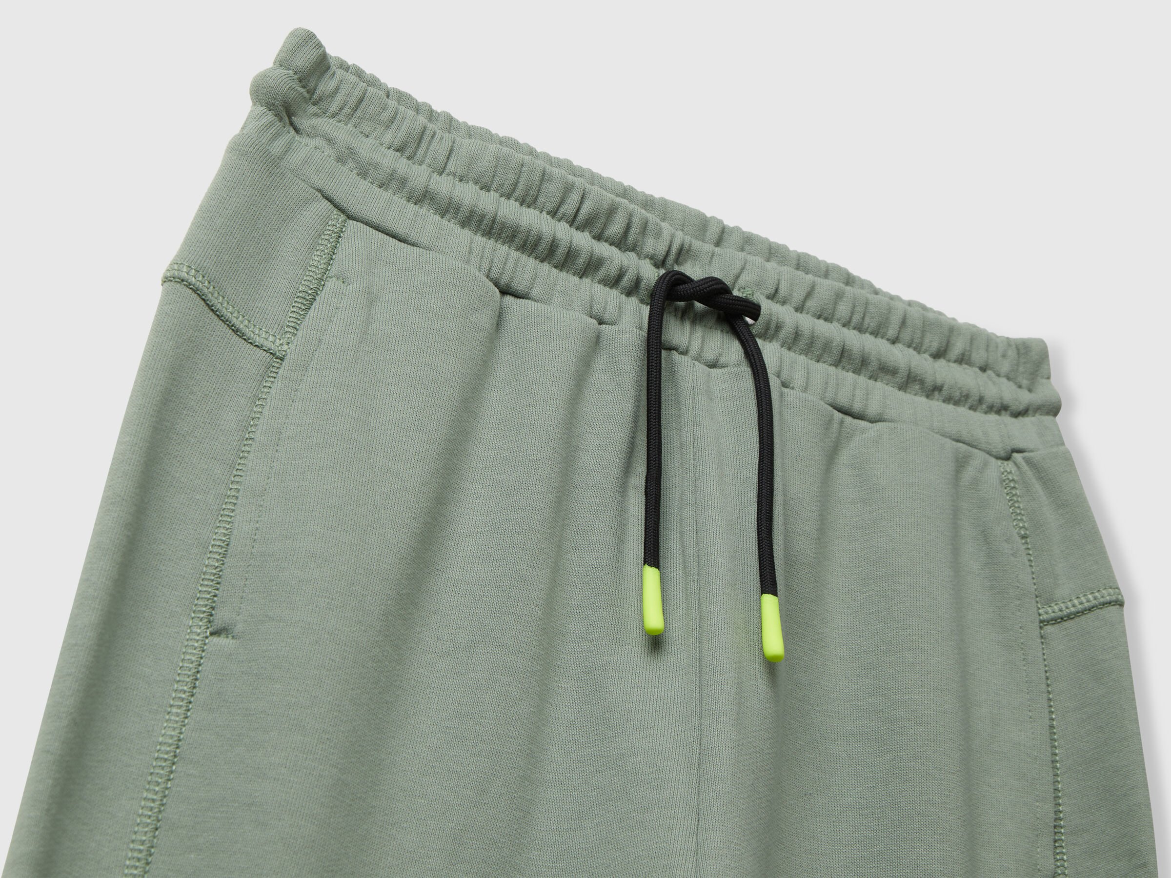 Pantalon de survêtement à imprimé graffiti – Image 3