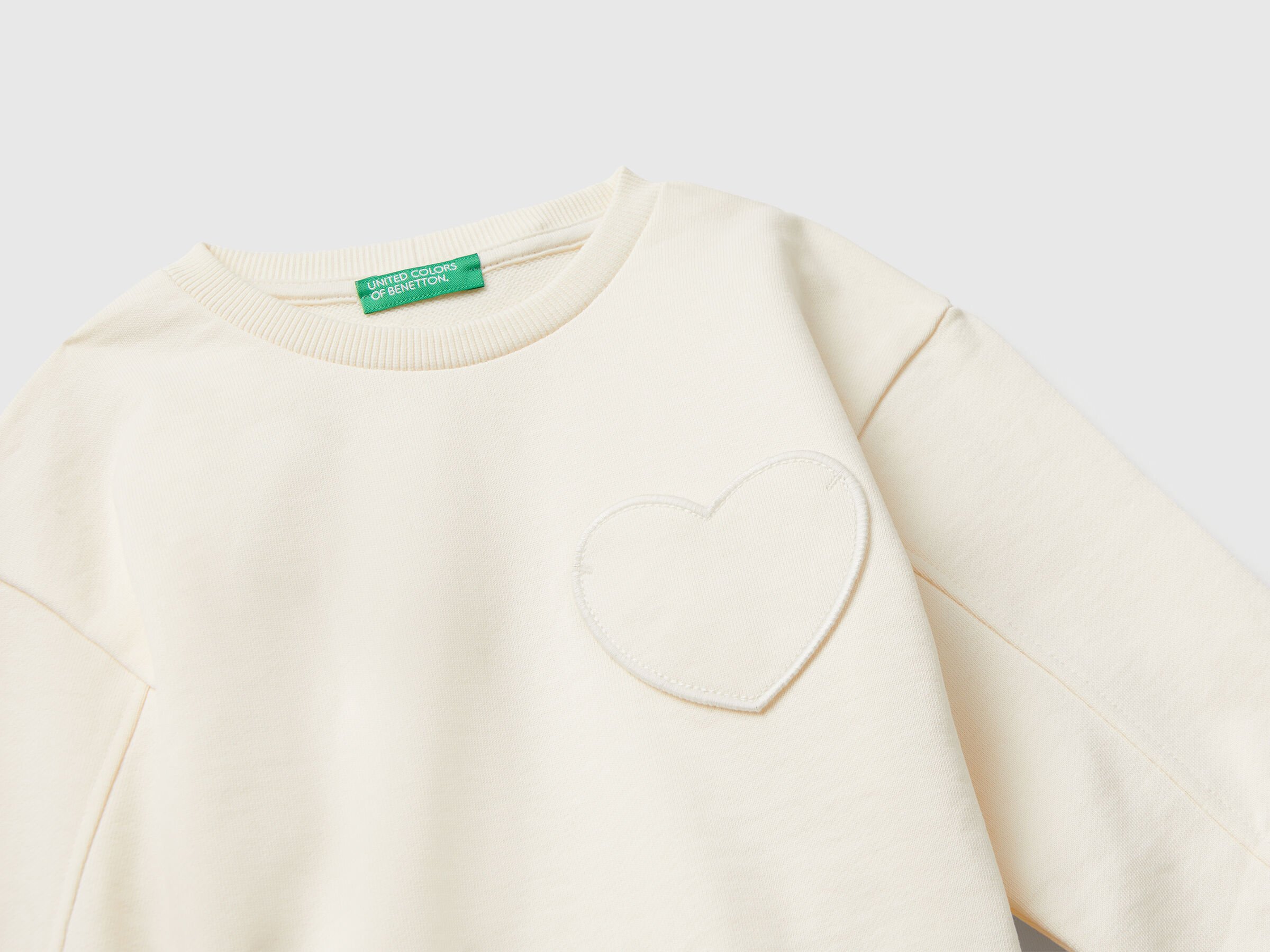 Sweat-shirt avec patch coeur – Image 3