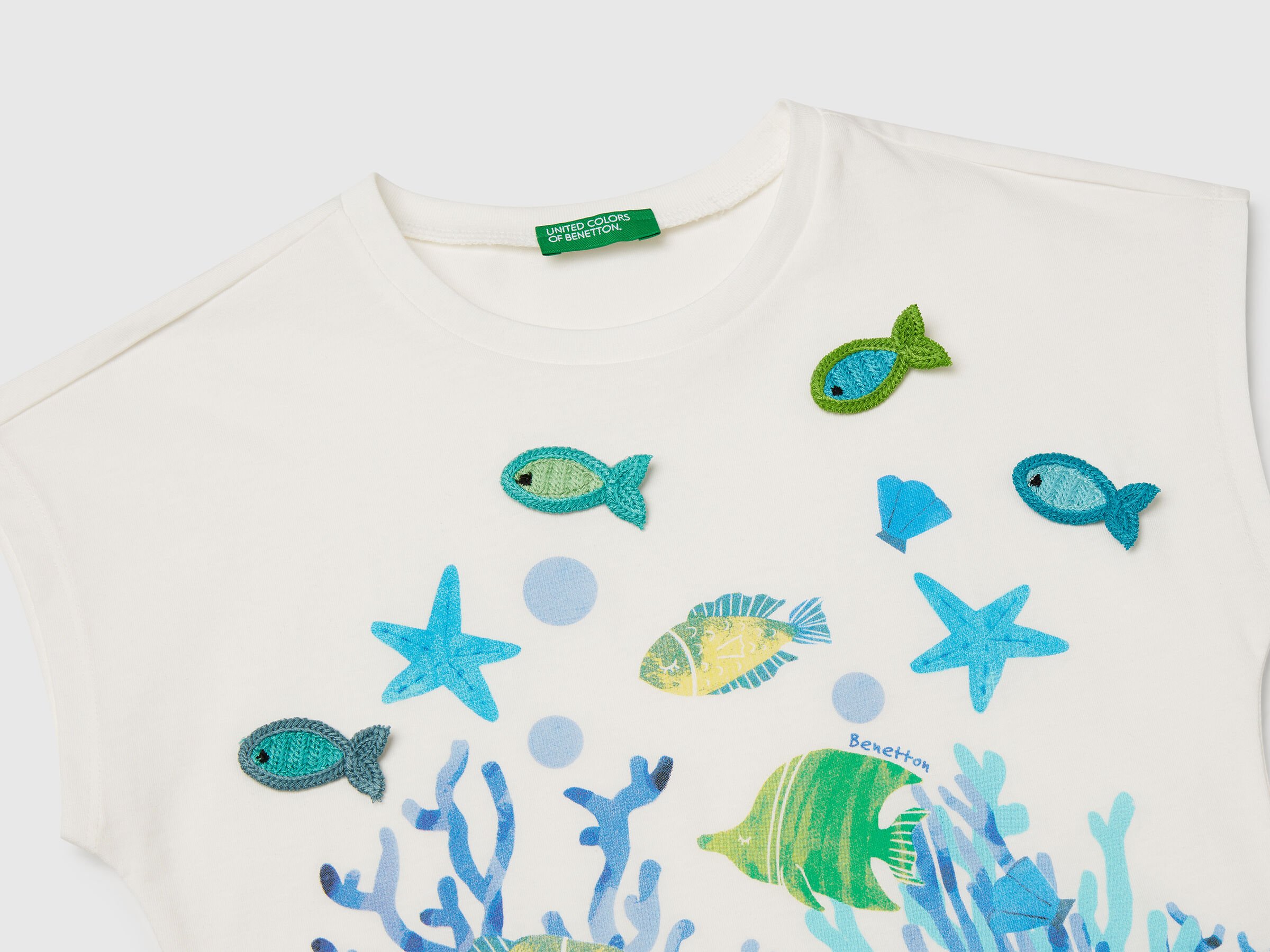 T-shirt avec applications imprimées et crochetées – Image 3