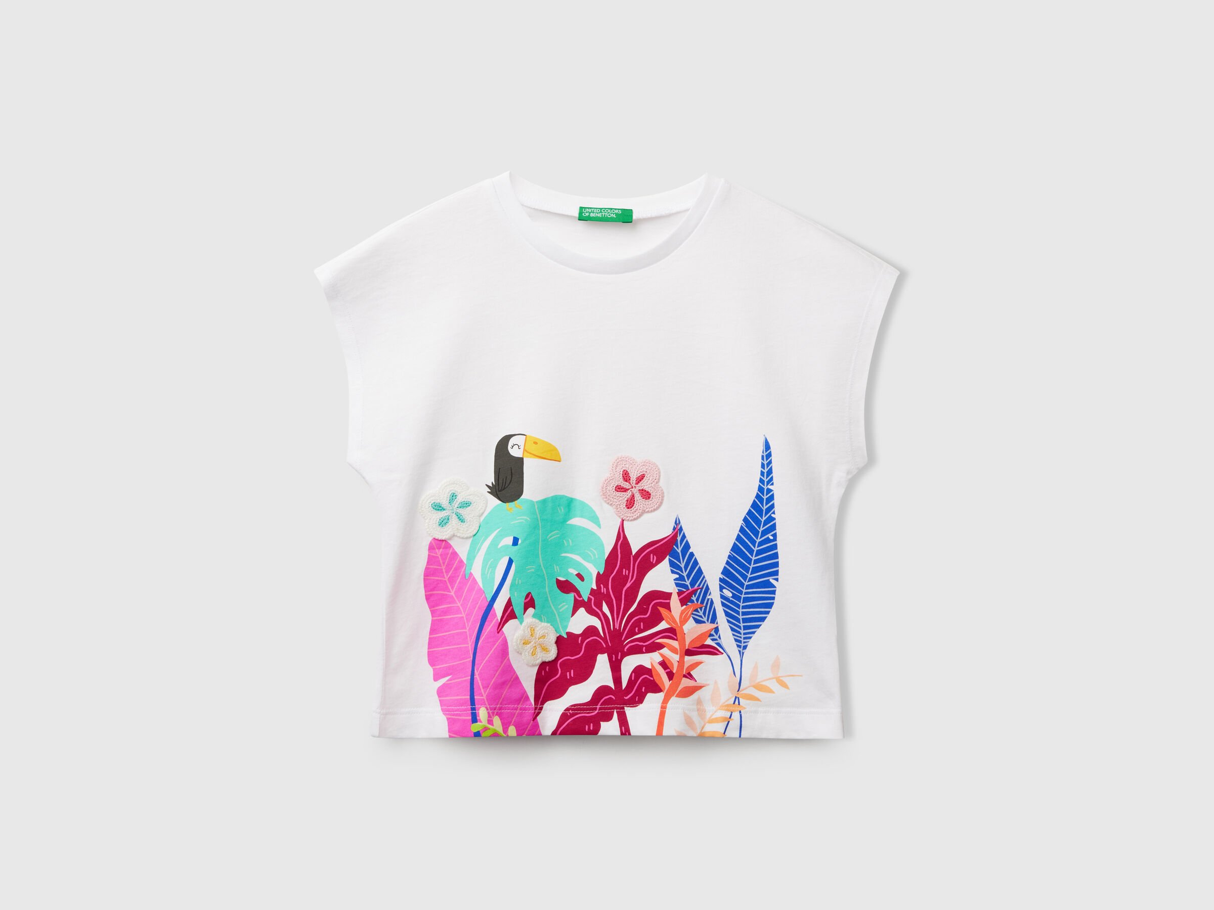 T-shirt avec applications imprimées et crochetées T-shirt avec applications imprimées et crochetées