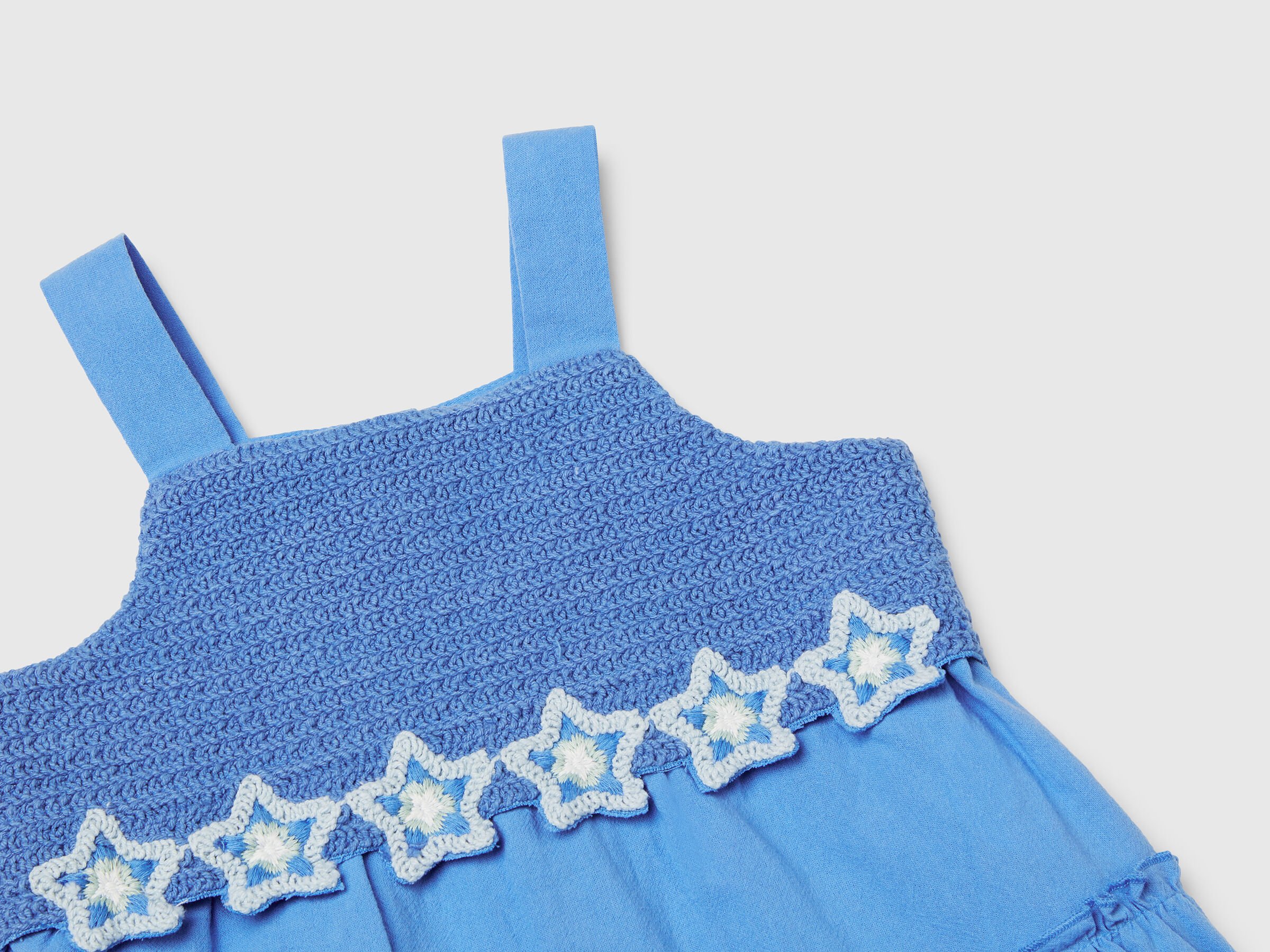 Robe à fleurs en macramé – Image 3