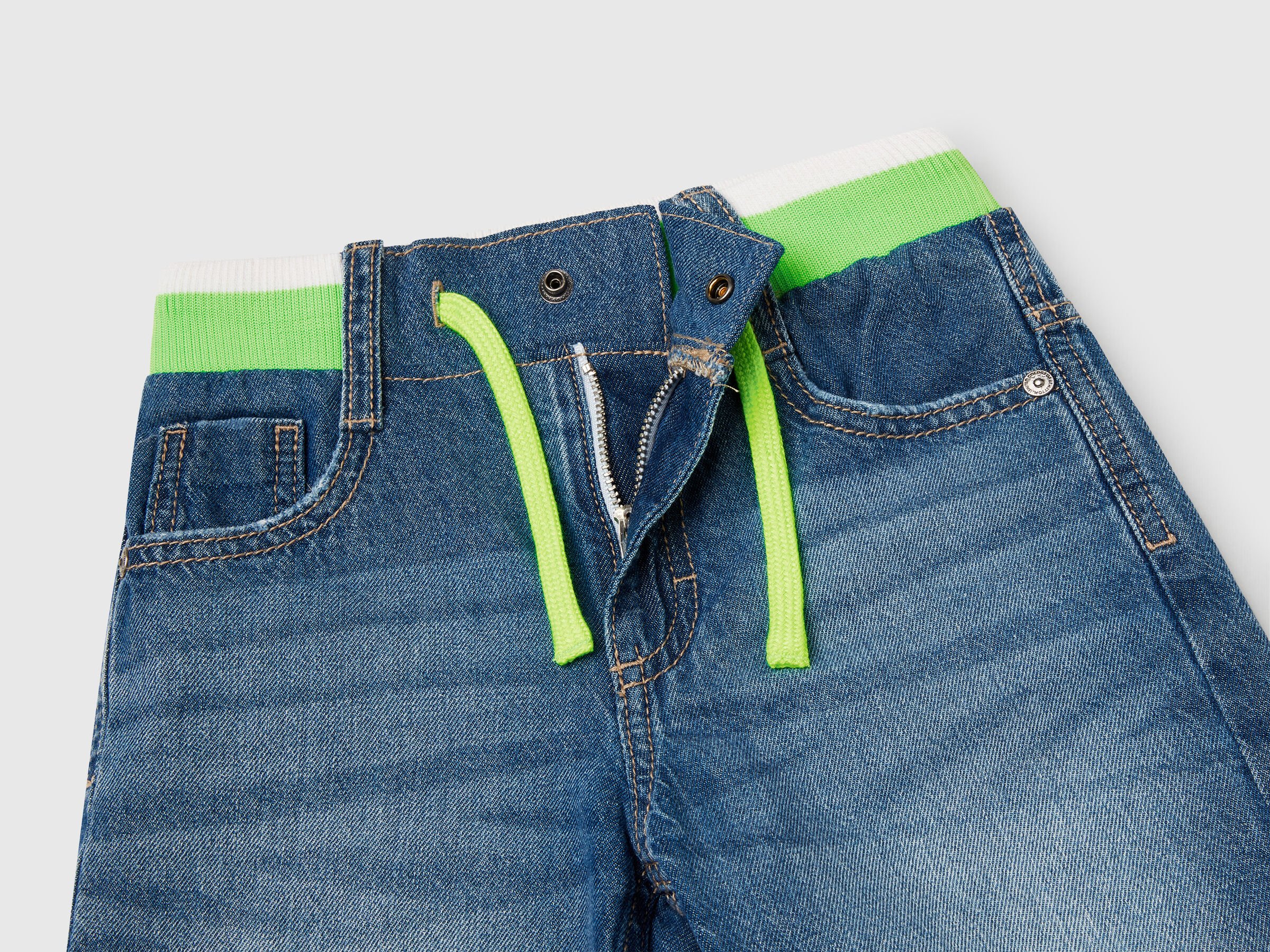 Pantalon court droit en jean – Image 3