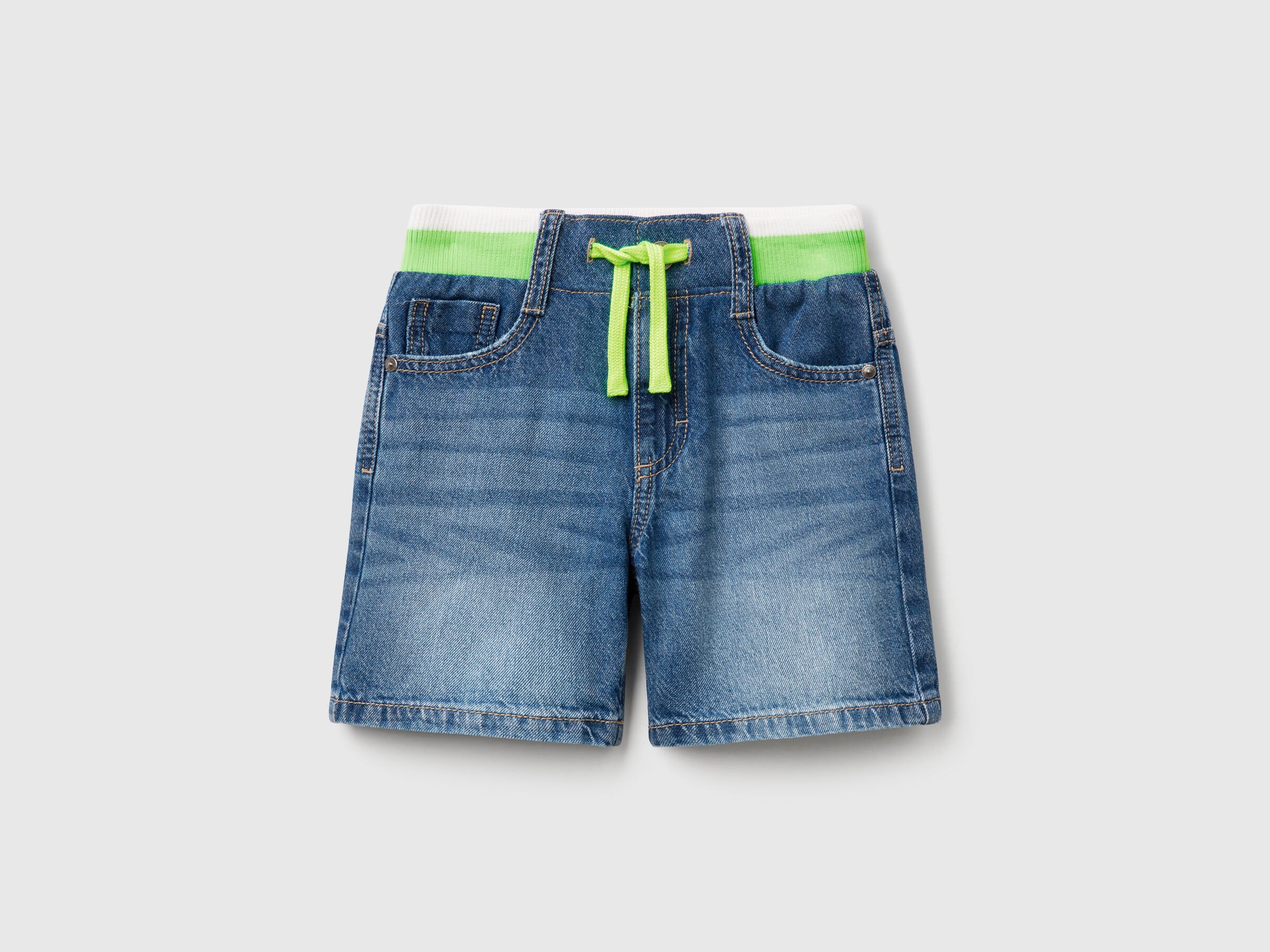 Pantalon court droit en jean Pantalon court droit en jean