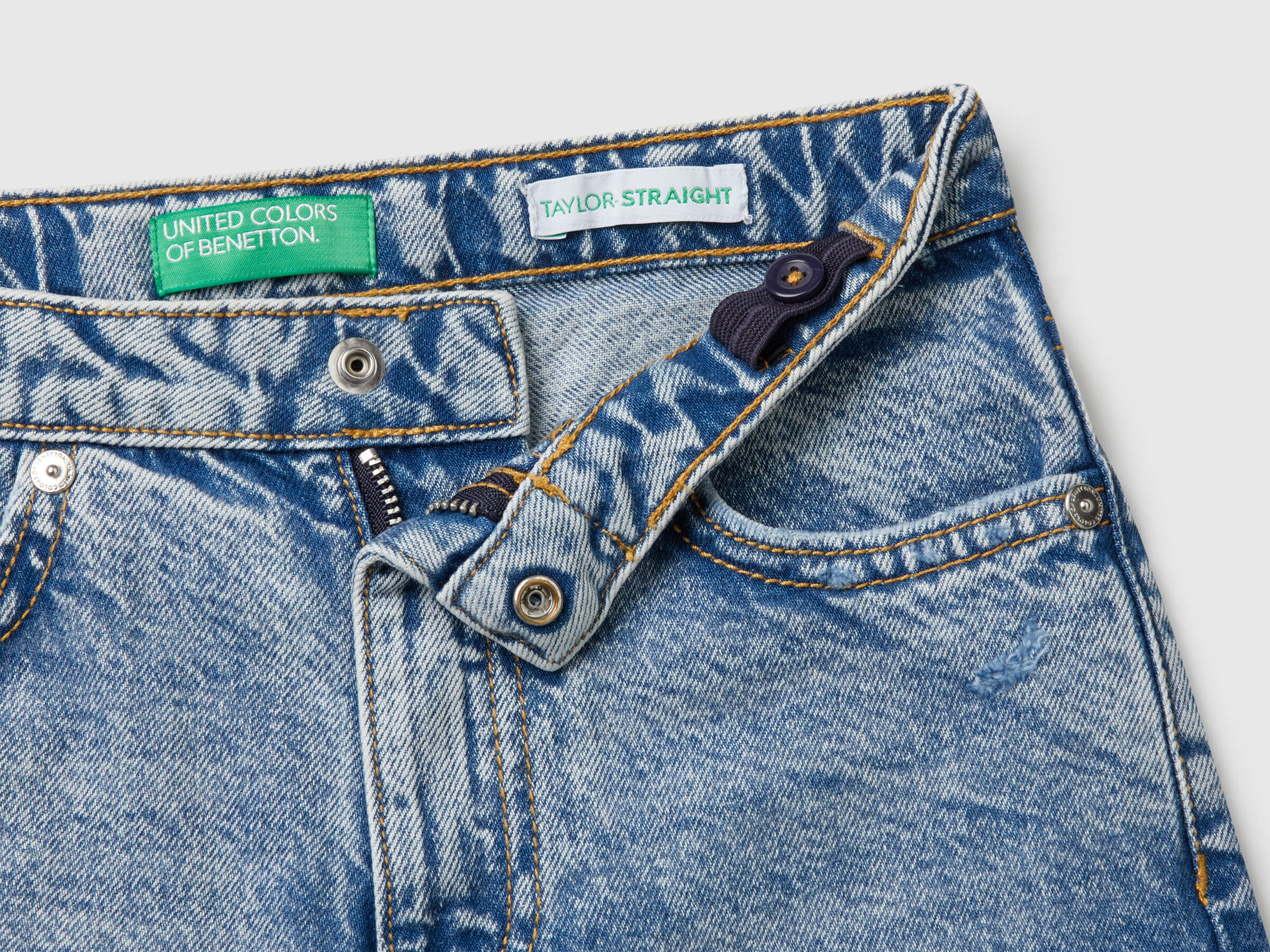 Jean droit avec déchirures – Image 3