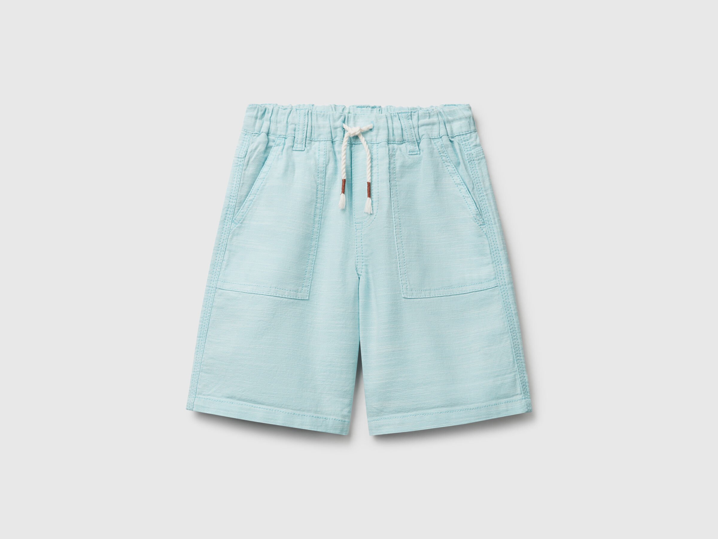 Pantalon court avec cordon de serrage Pantalon court avec cordon de serrage