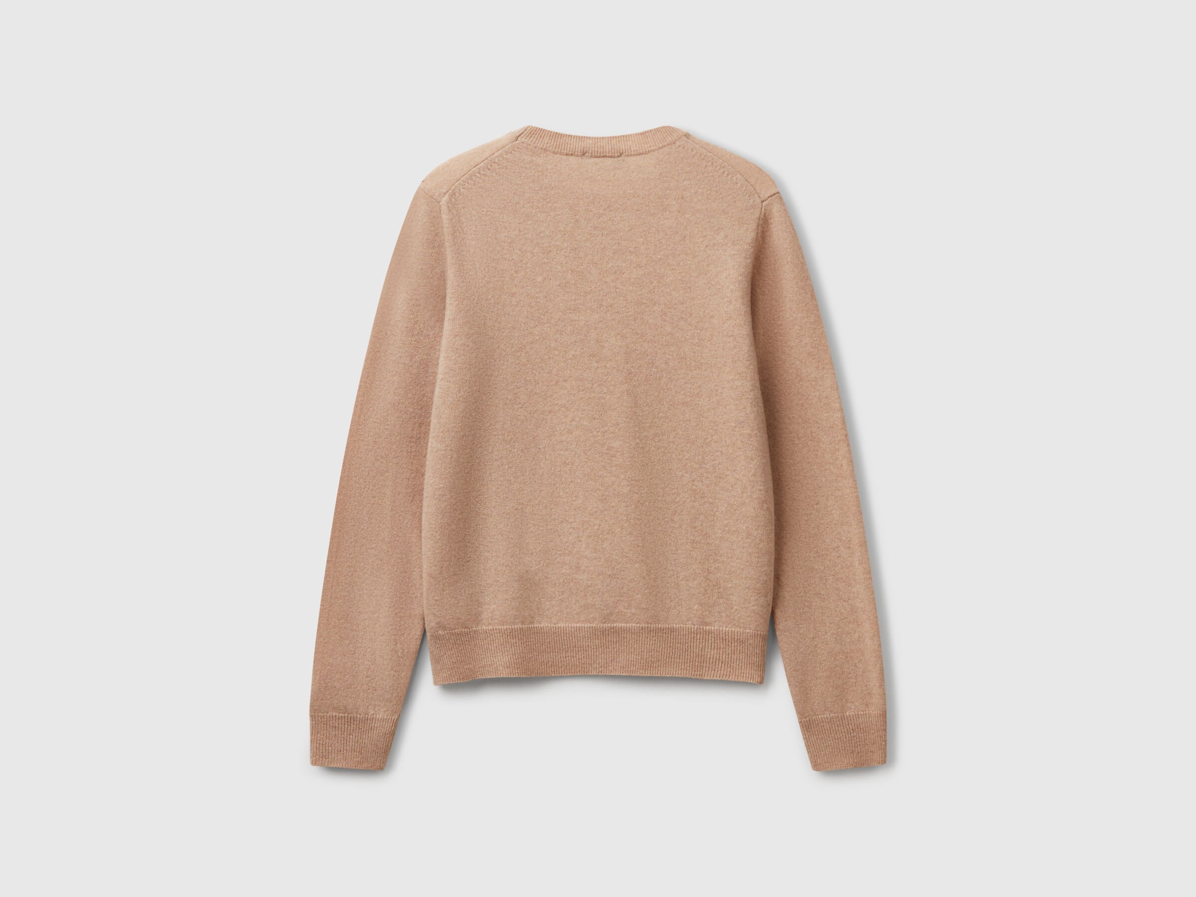 Pull beige à col rond en laine mérinos – Image 5