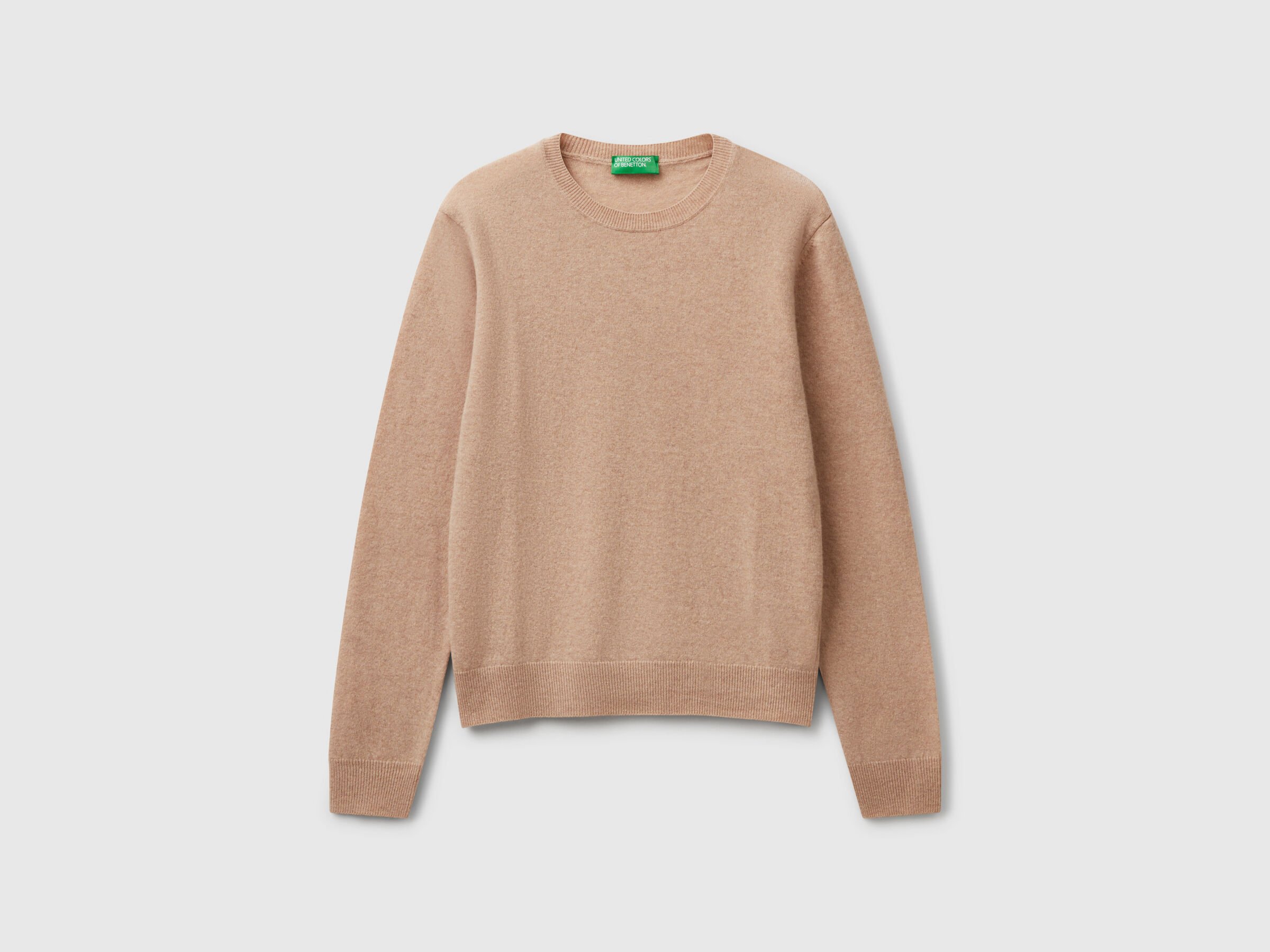 Pull beige à col rond en laine mérinos – Image 4