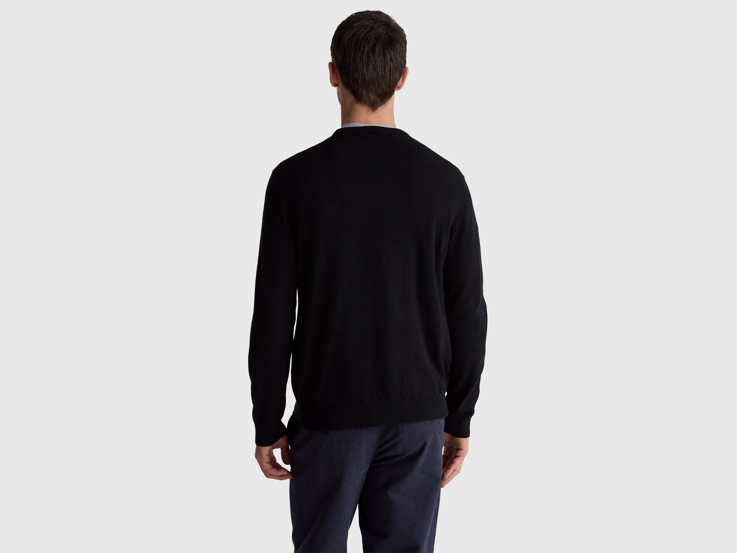Pull noir en pure laine mérinos – Image 2