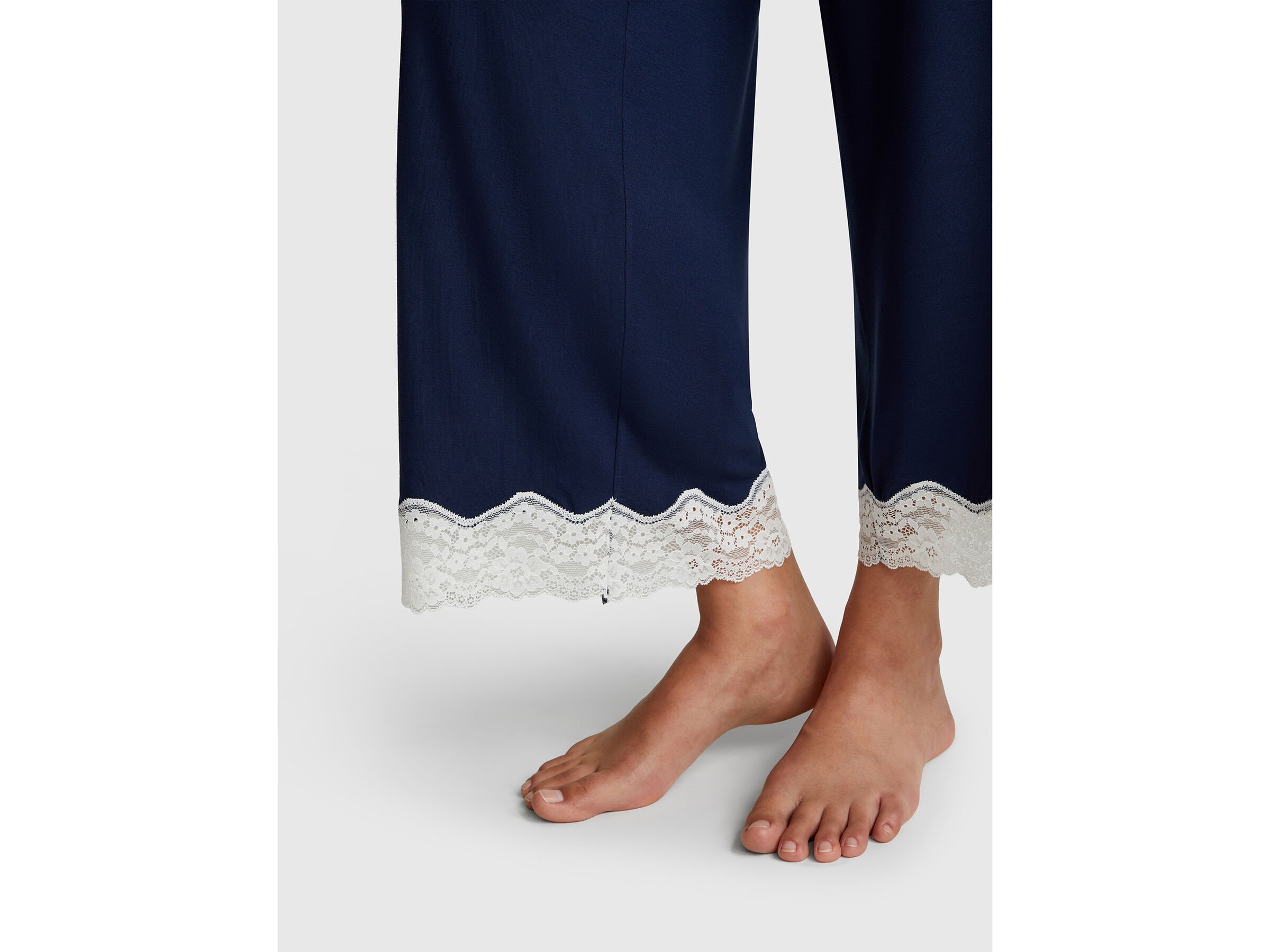 Pantalon fluide 3/4 avec dentelle – Image 4