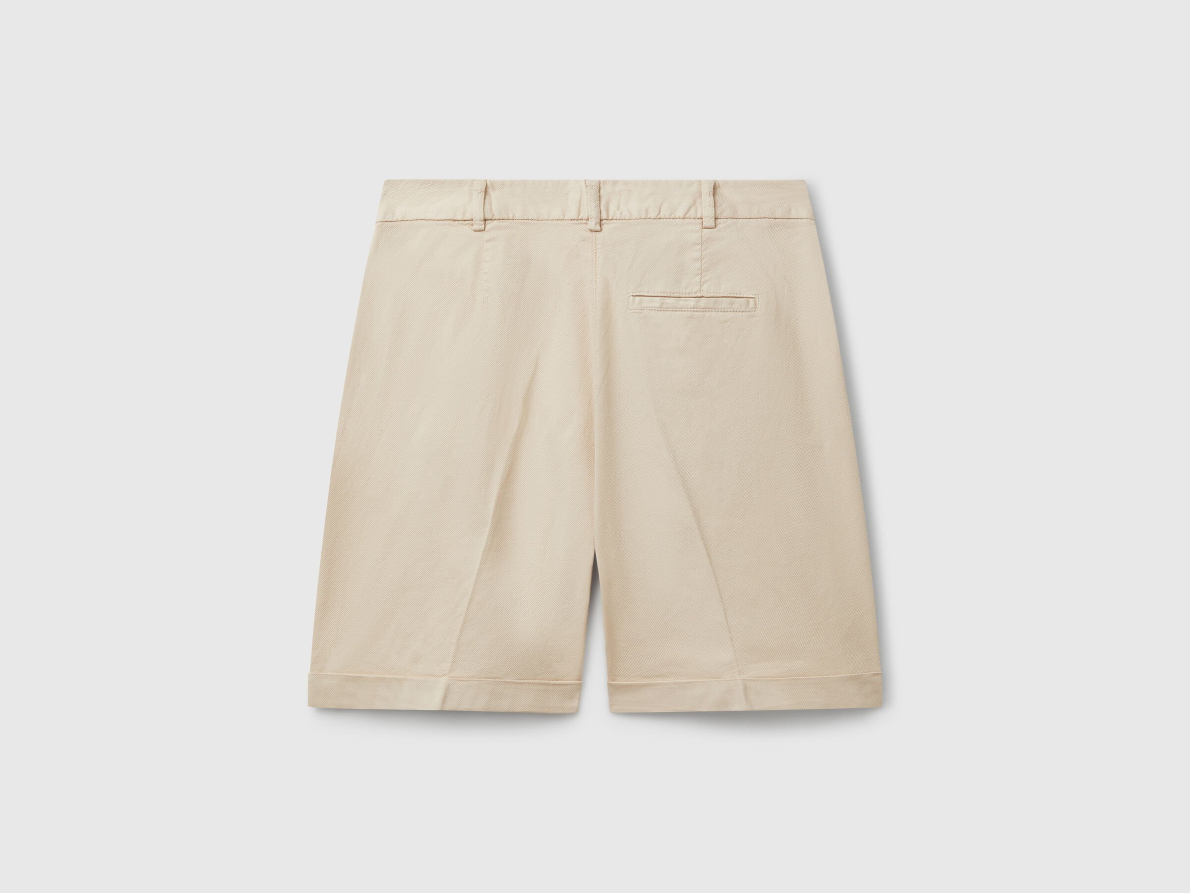 Bermuda avec revers en coton stretch – Image 2