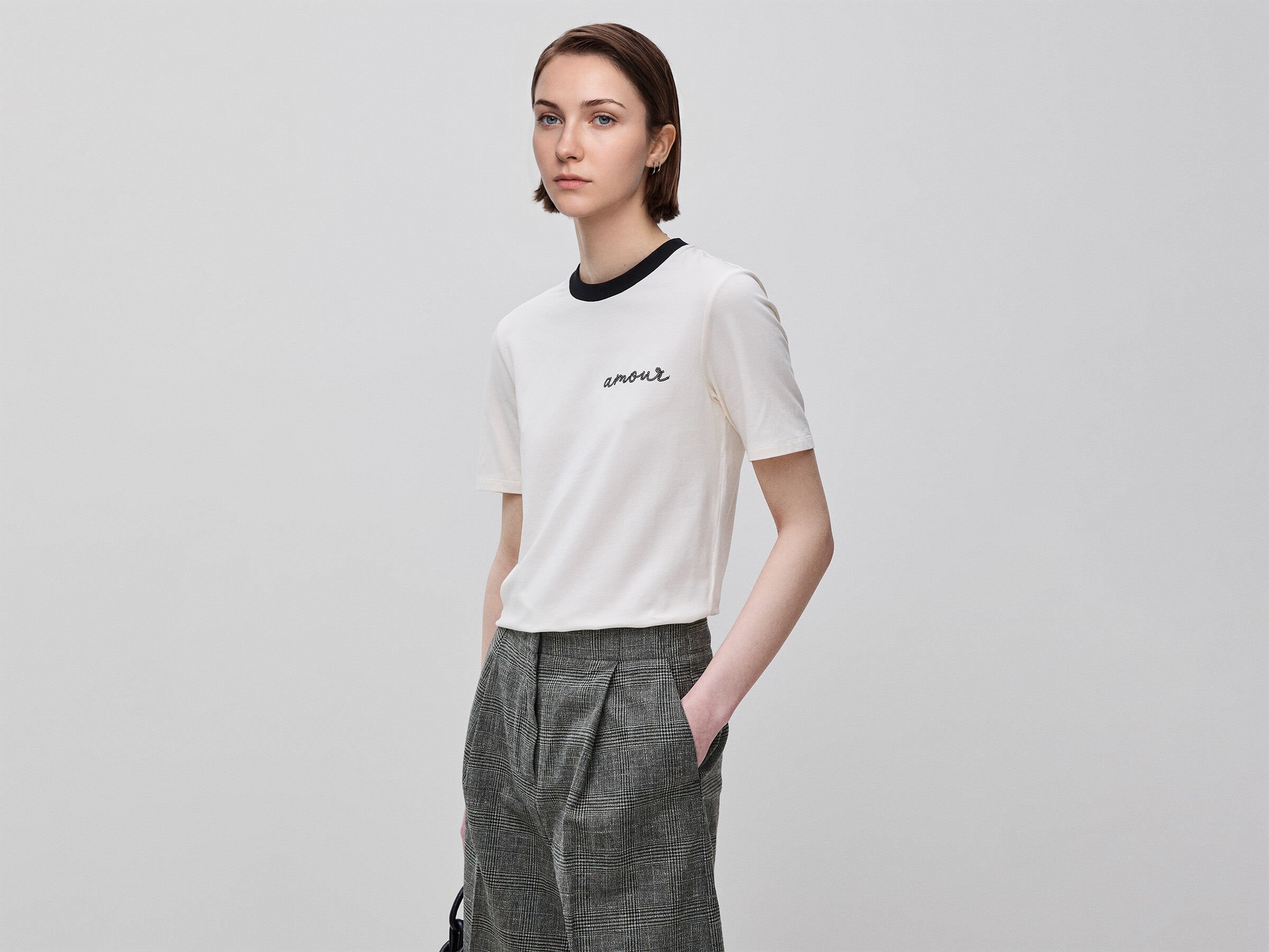 T-shirt avec broderie » amour « T-shirt avec broderie » amour «