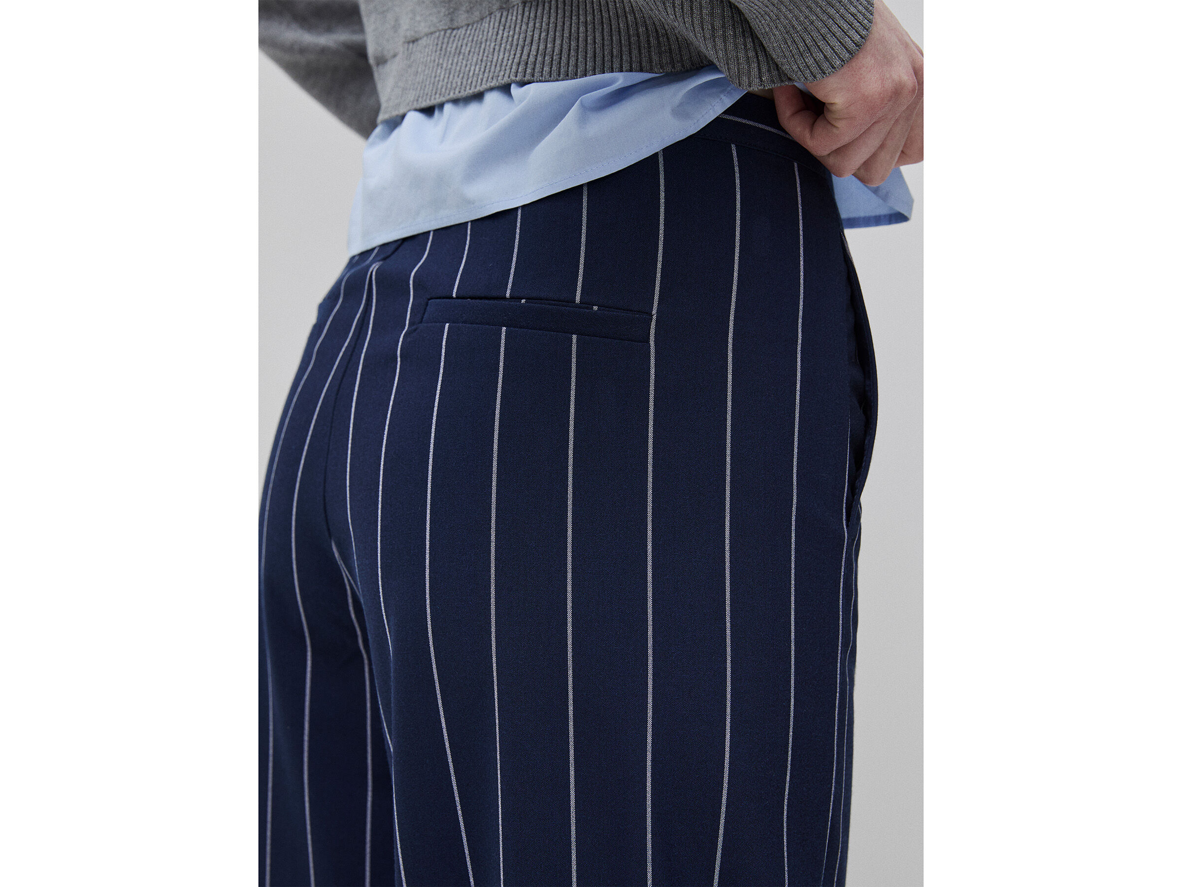 Pantalon à rayures fines à jambes larges – Image 4