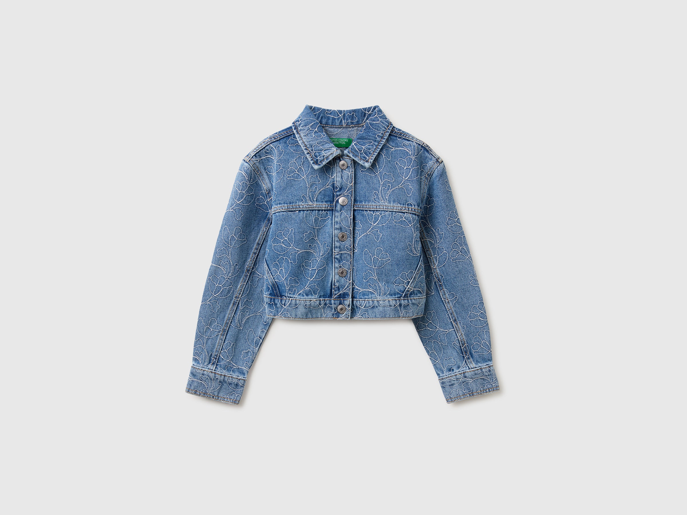 Veste courte en jean brodée Veste courte en jean brodée