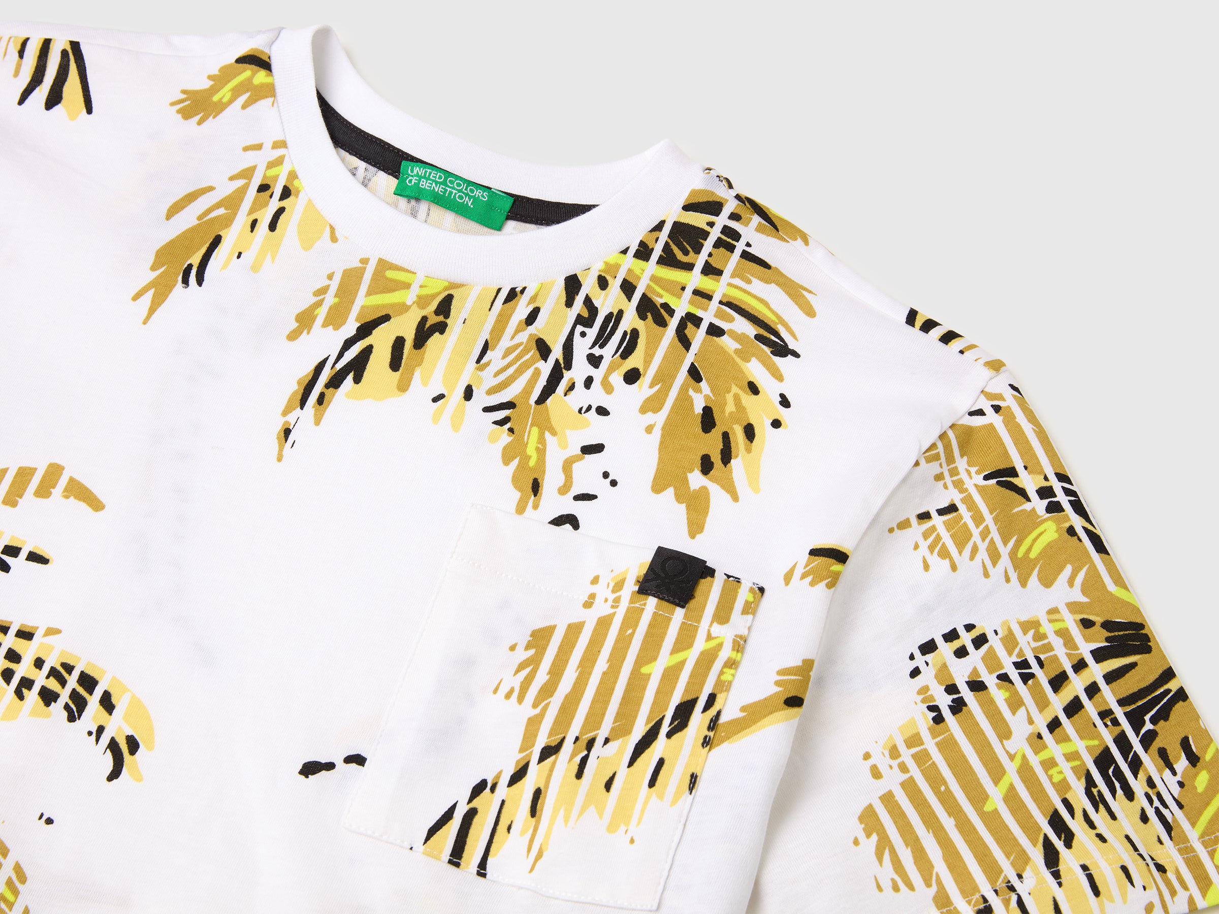T-shirt imprimé avec poche – Image 3