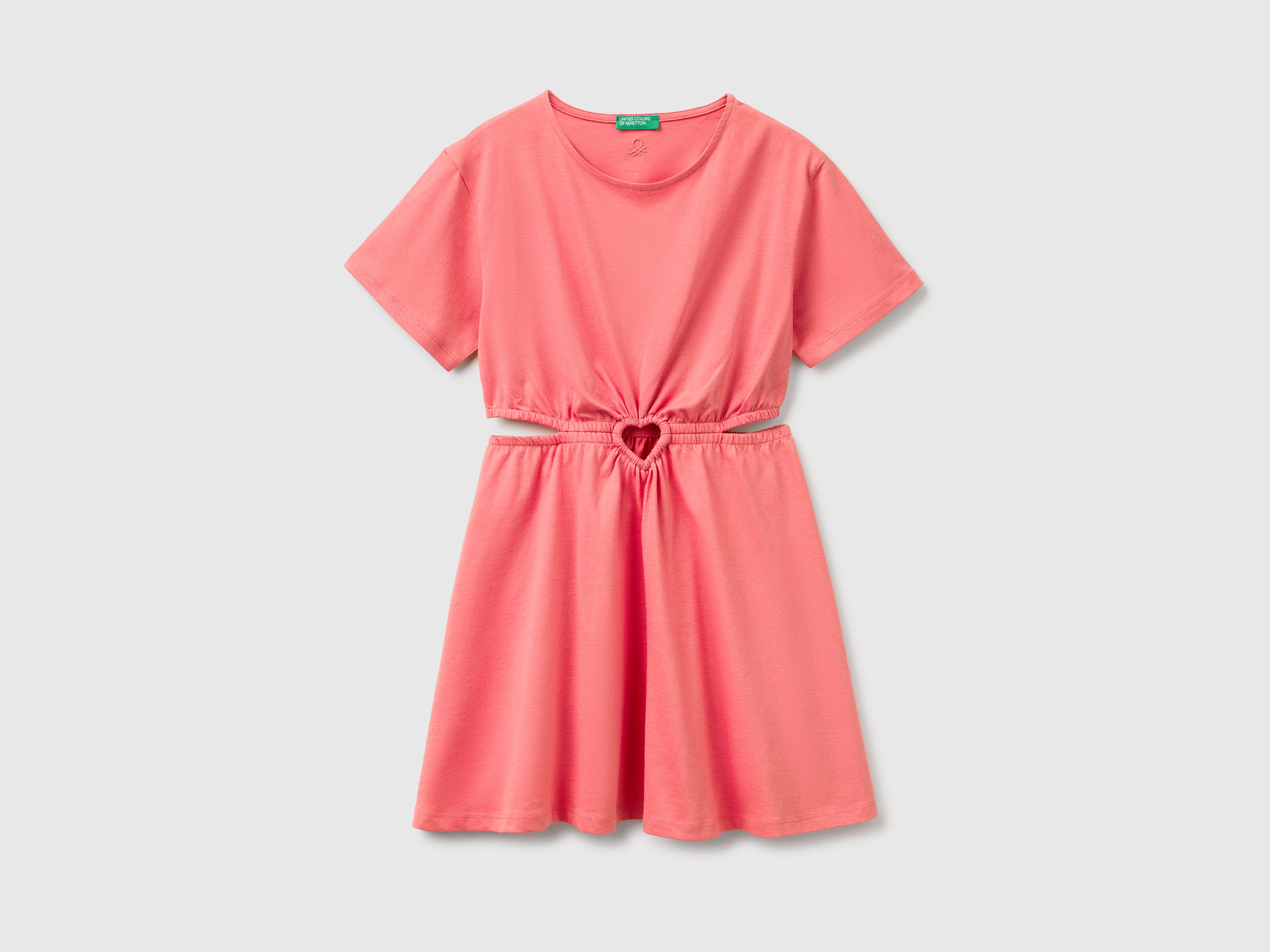 Robe découpée avec un cœur Robe découpée avec un cœur