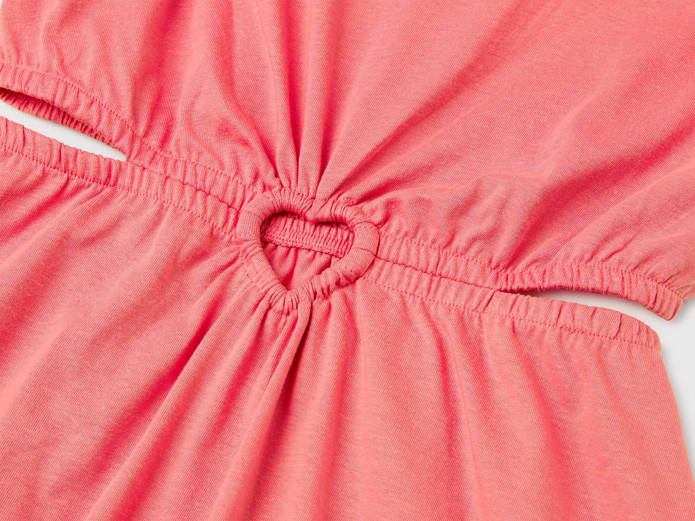 Robe découpée avec un cœur – Image 3