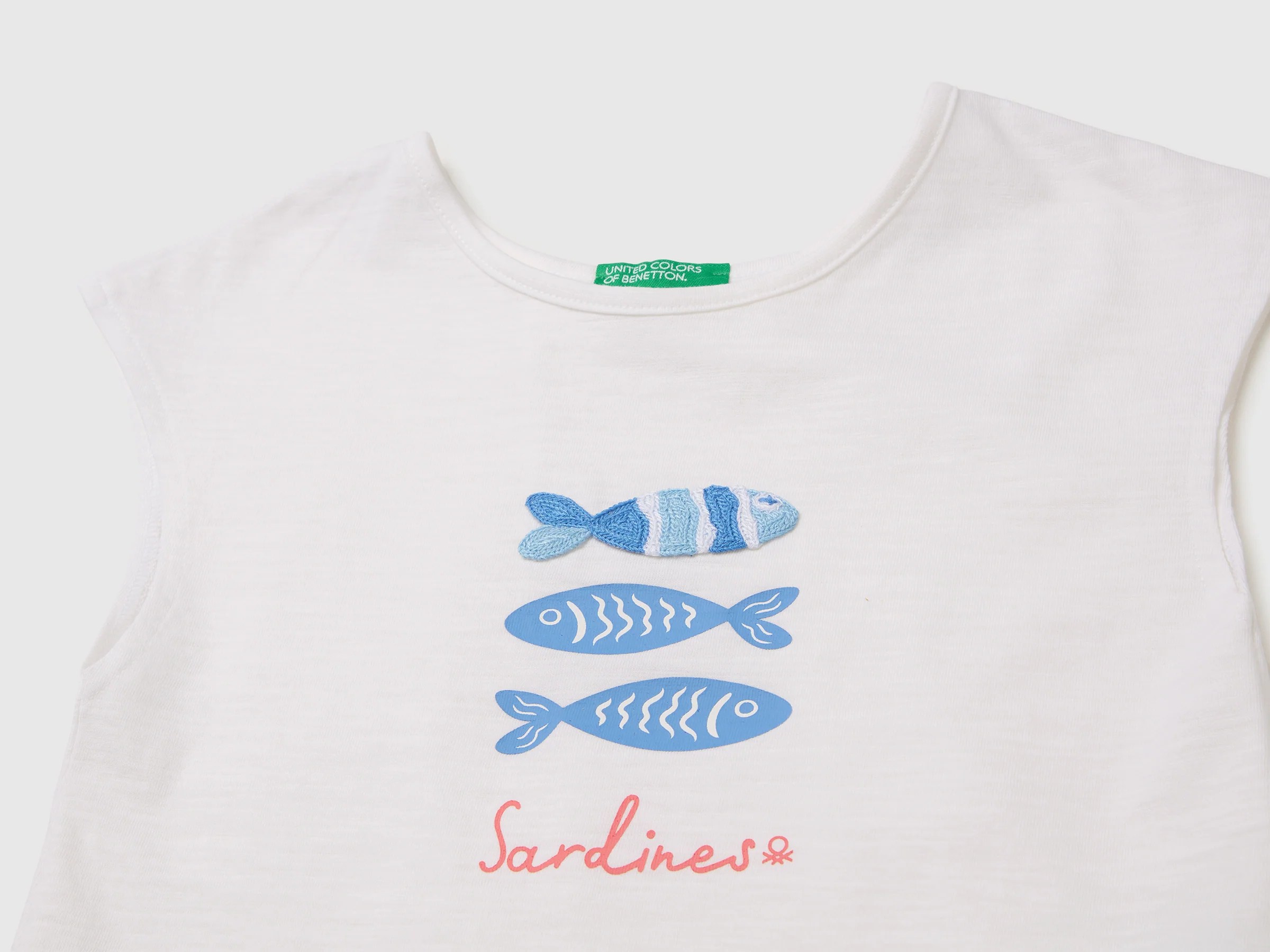 T-shirt avec impression et applications T-shirt avec impression et applications