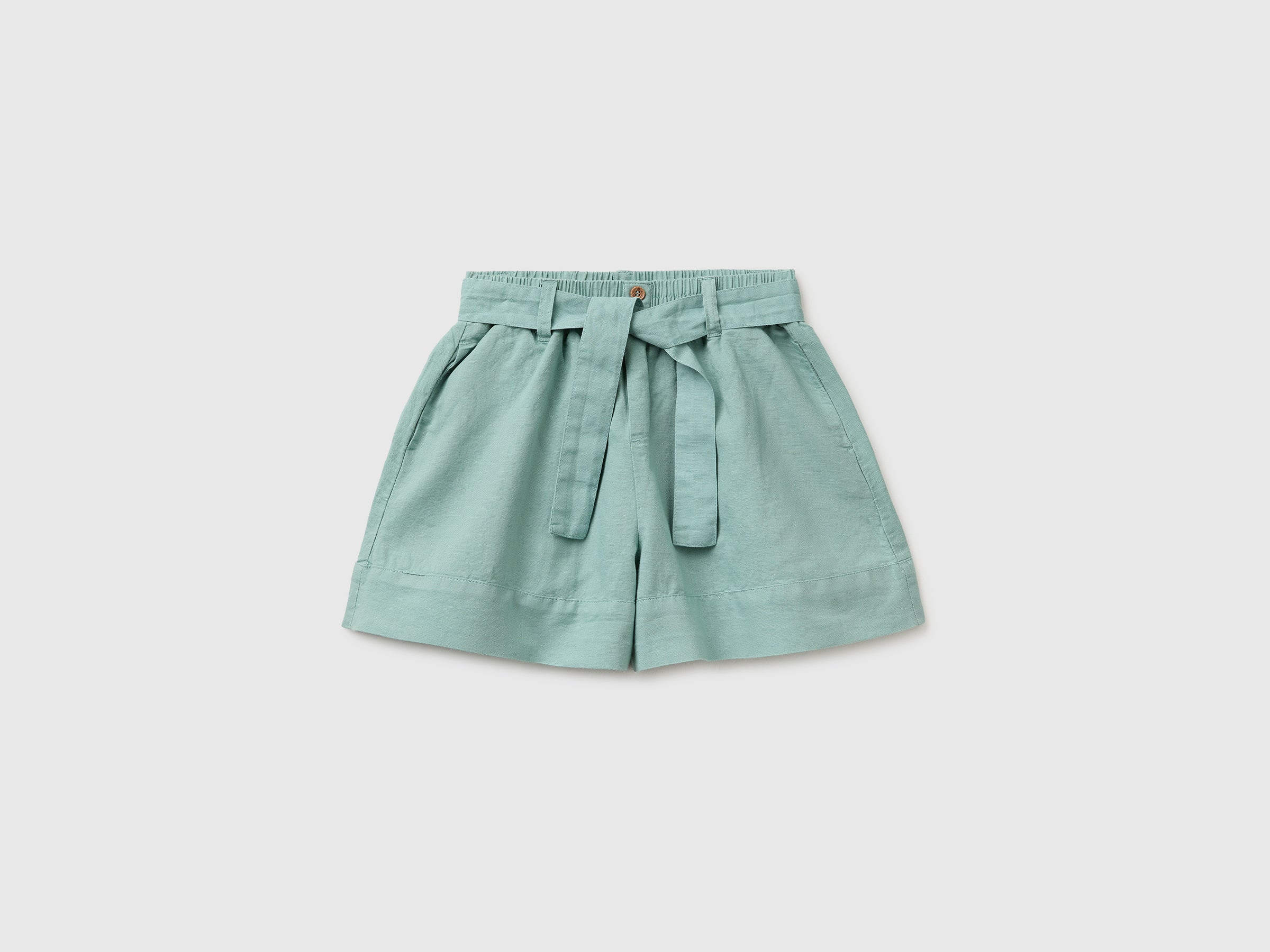 Short en lin mélangé avec ceinture Short en lin mélangé avec ceinture