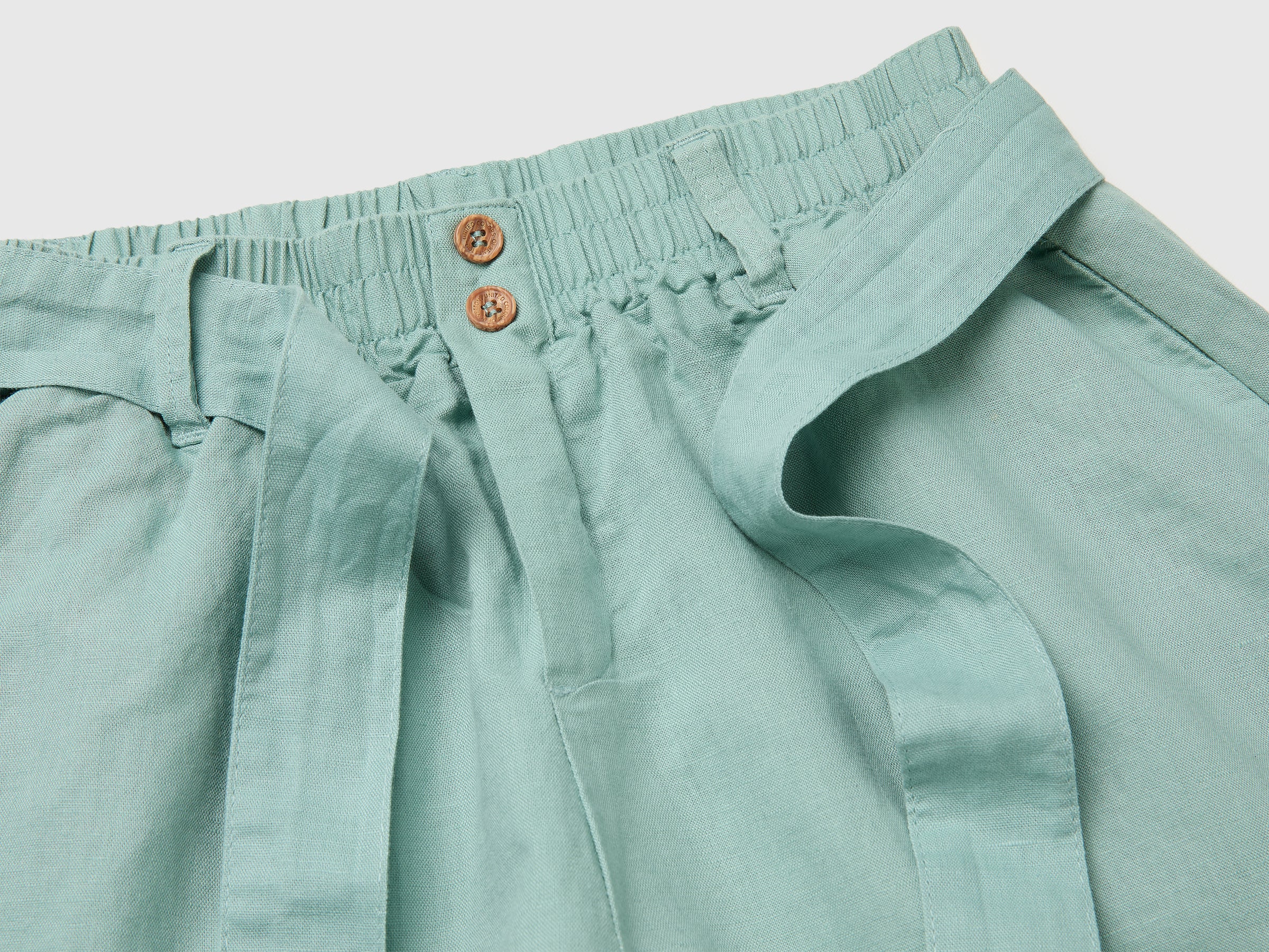 Short en lin mélangé avec ceinture – Image 3