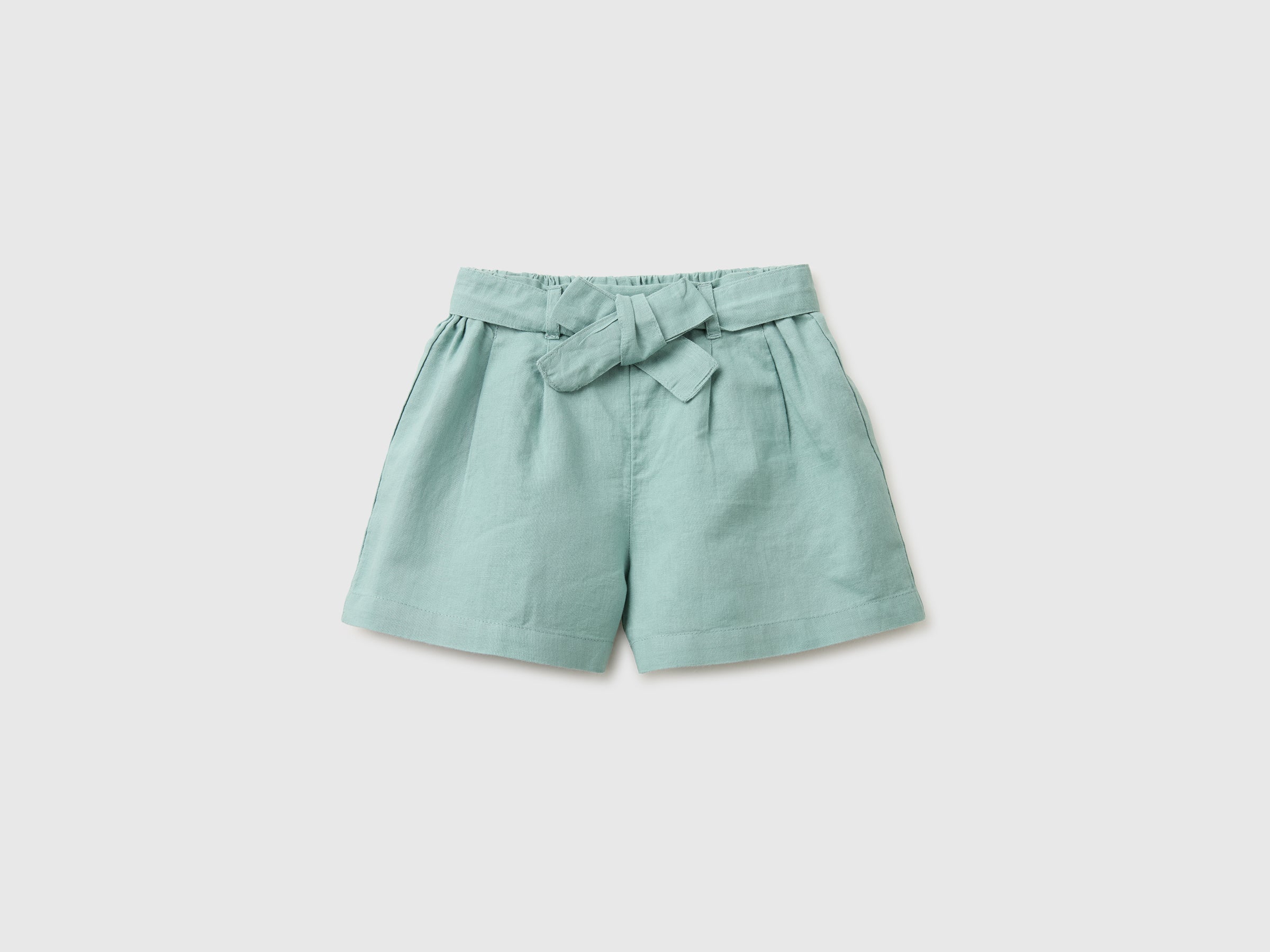 Short en lin mélangé avec ceinture Short en lin mélangé avec ceinture