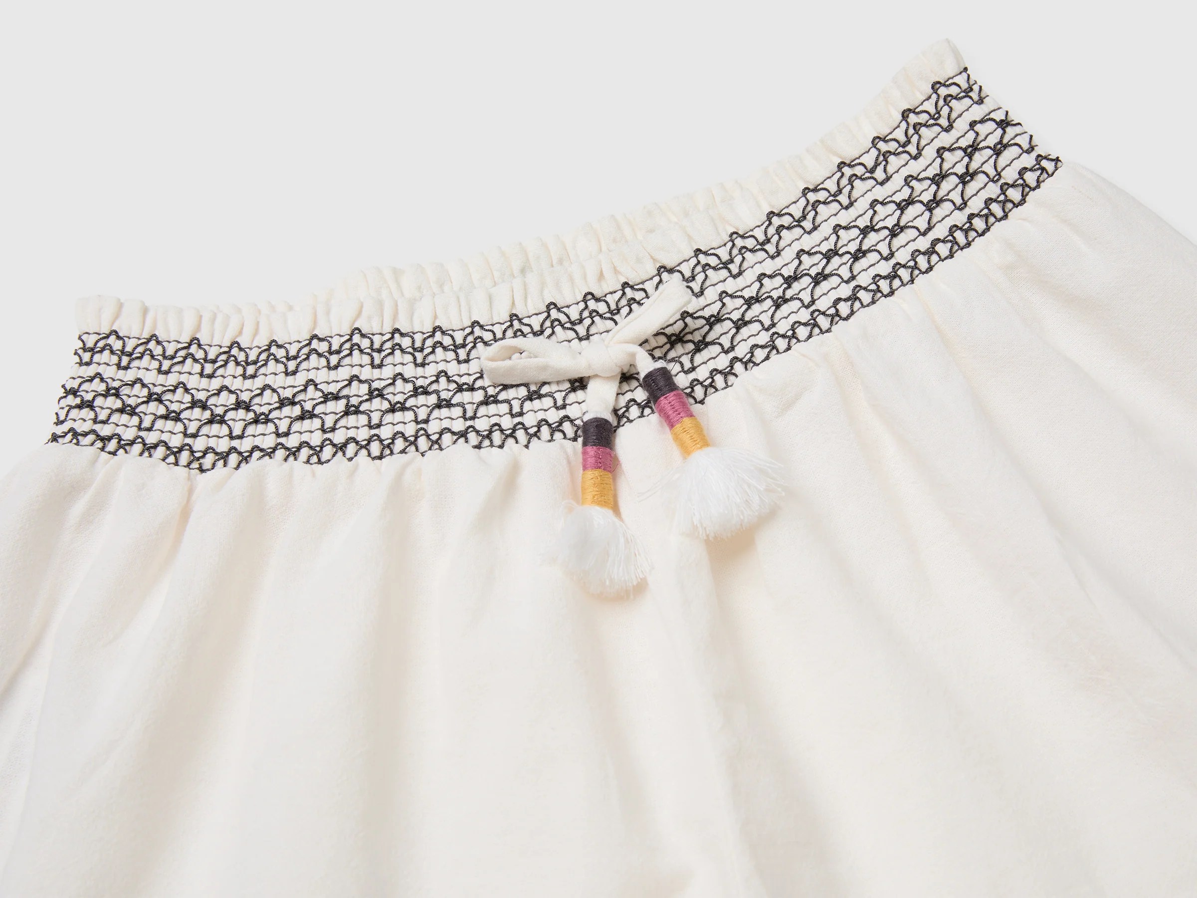 Short en crêpe brodé Short en crêpe brodé