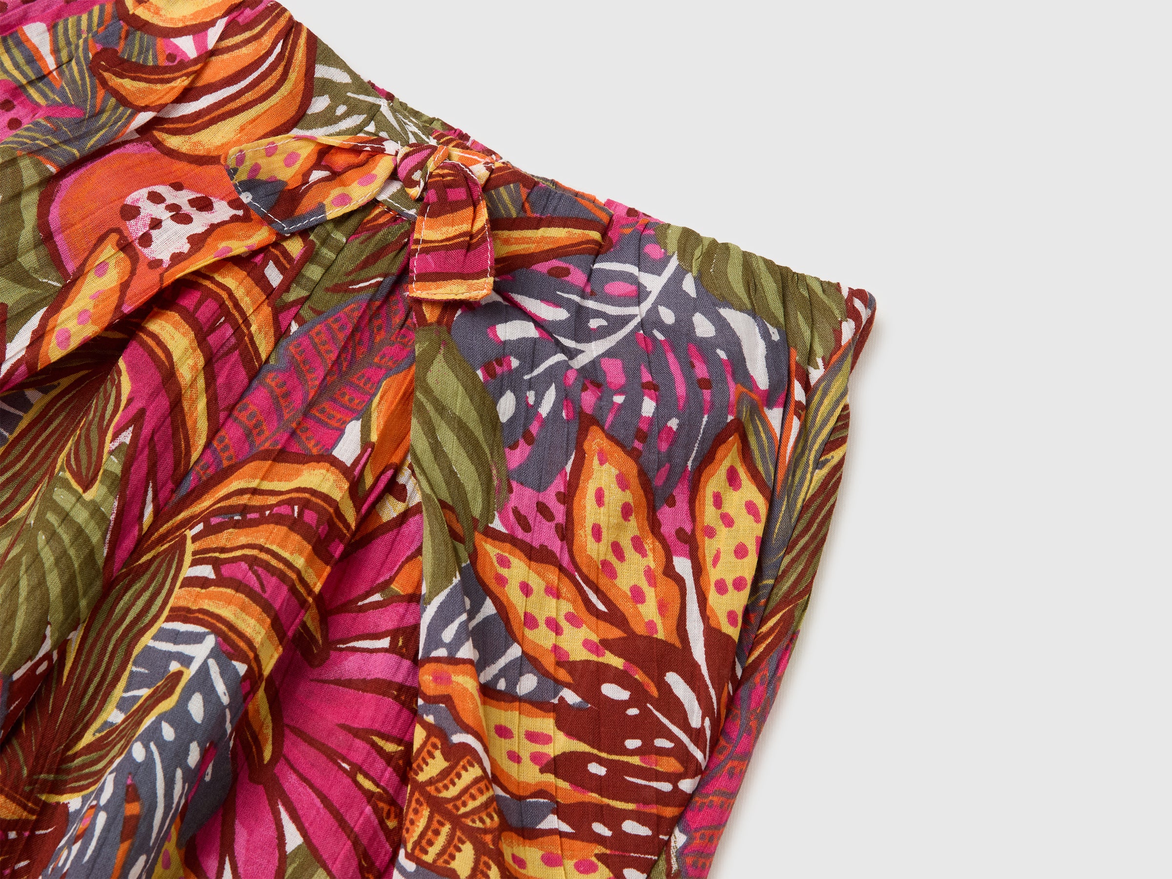 Pantalon trois-quarts avec nœud – Image 3