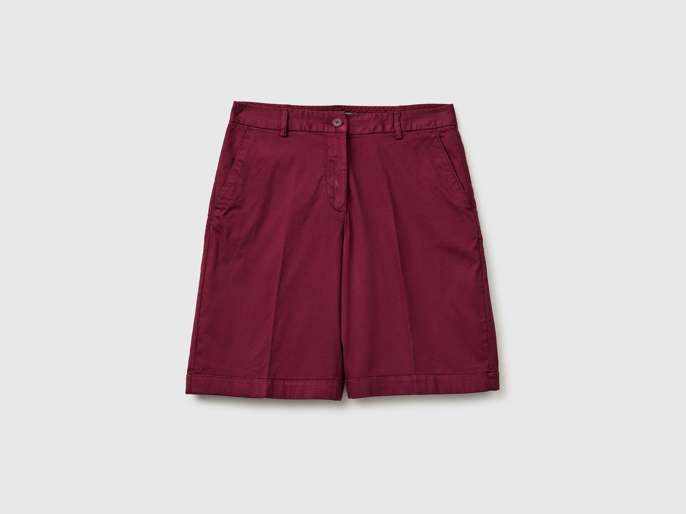 Bermuda coupe classique avec revers Bermuda coupe classique avec revers